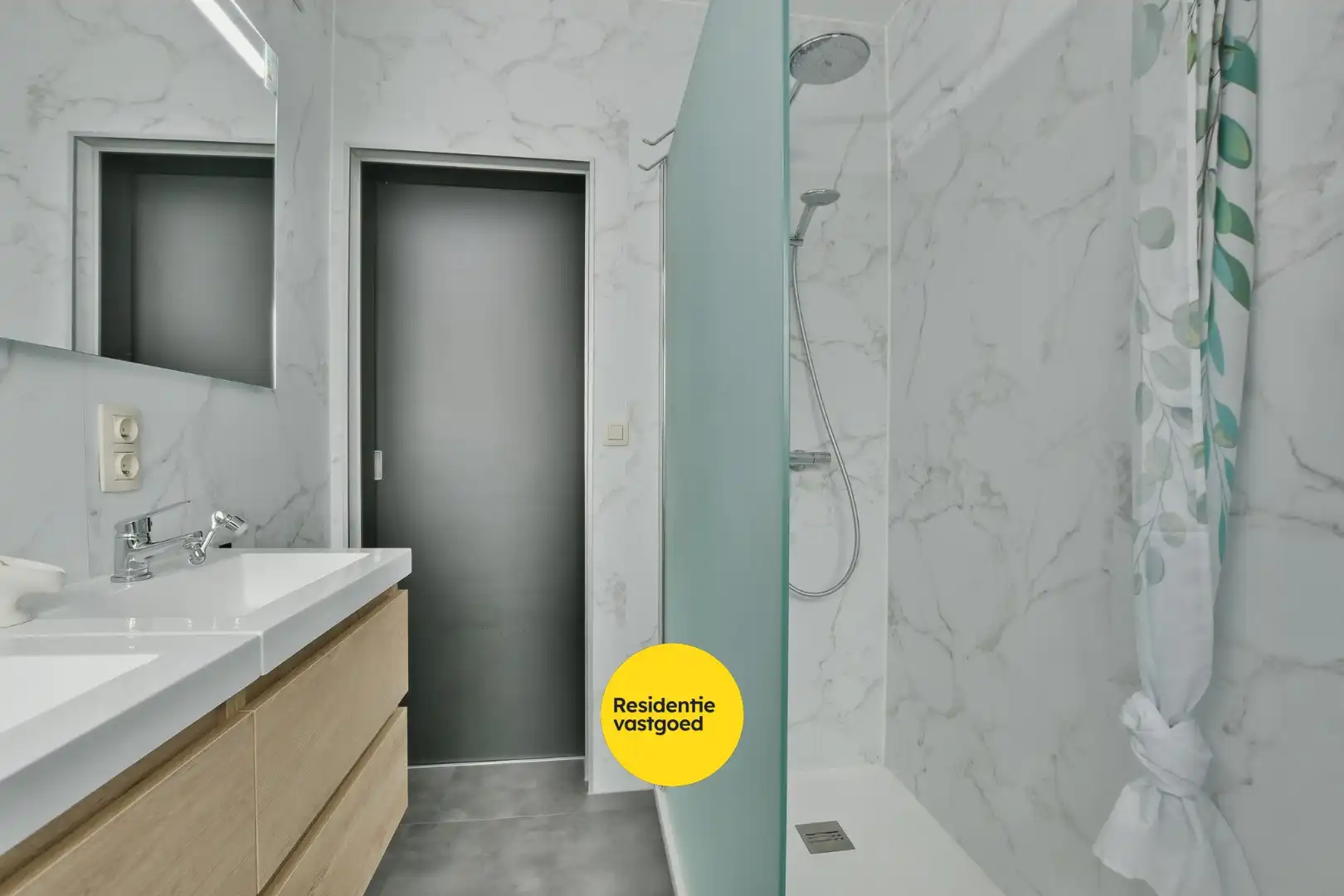 Instapklare en volledig gerenoveerde bungalow met 3 slaapkamers, tuin en garage vlak bij bos en centrum van De Haan foto 17