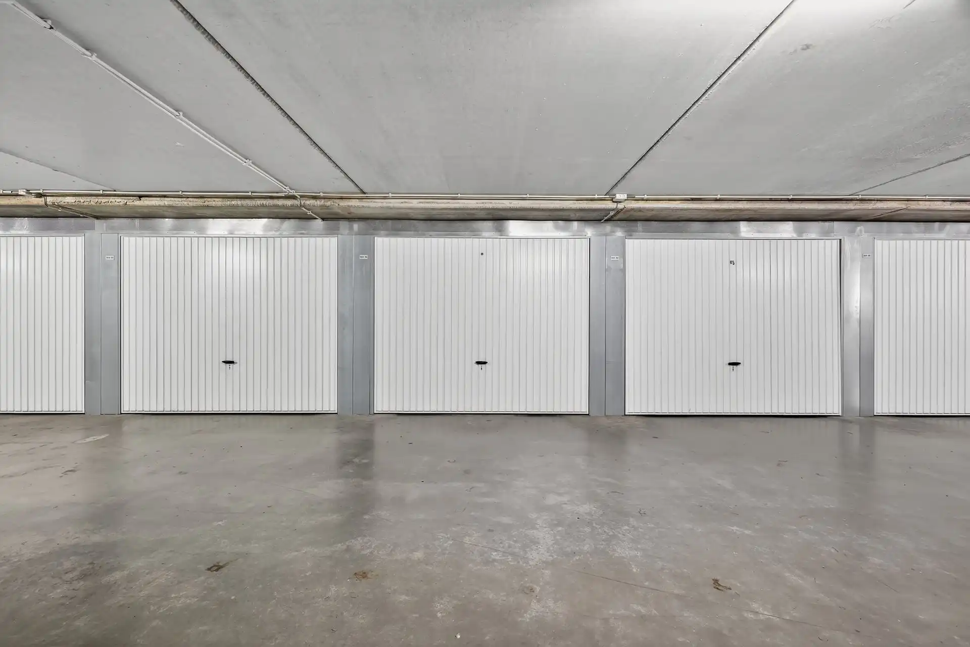 GESLOTEN GARAGE / JACHTHAVEN - CENTRUM foto 3