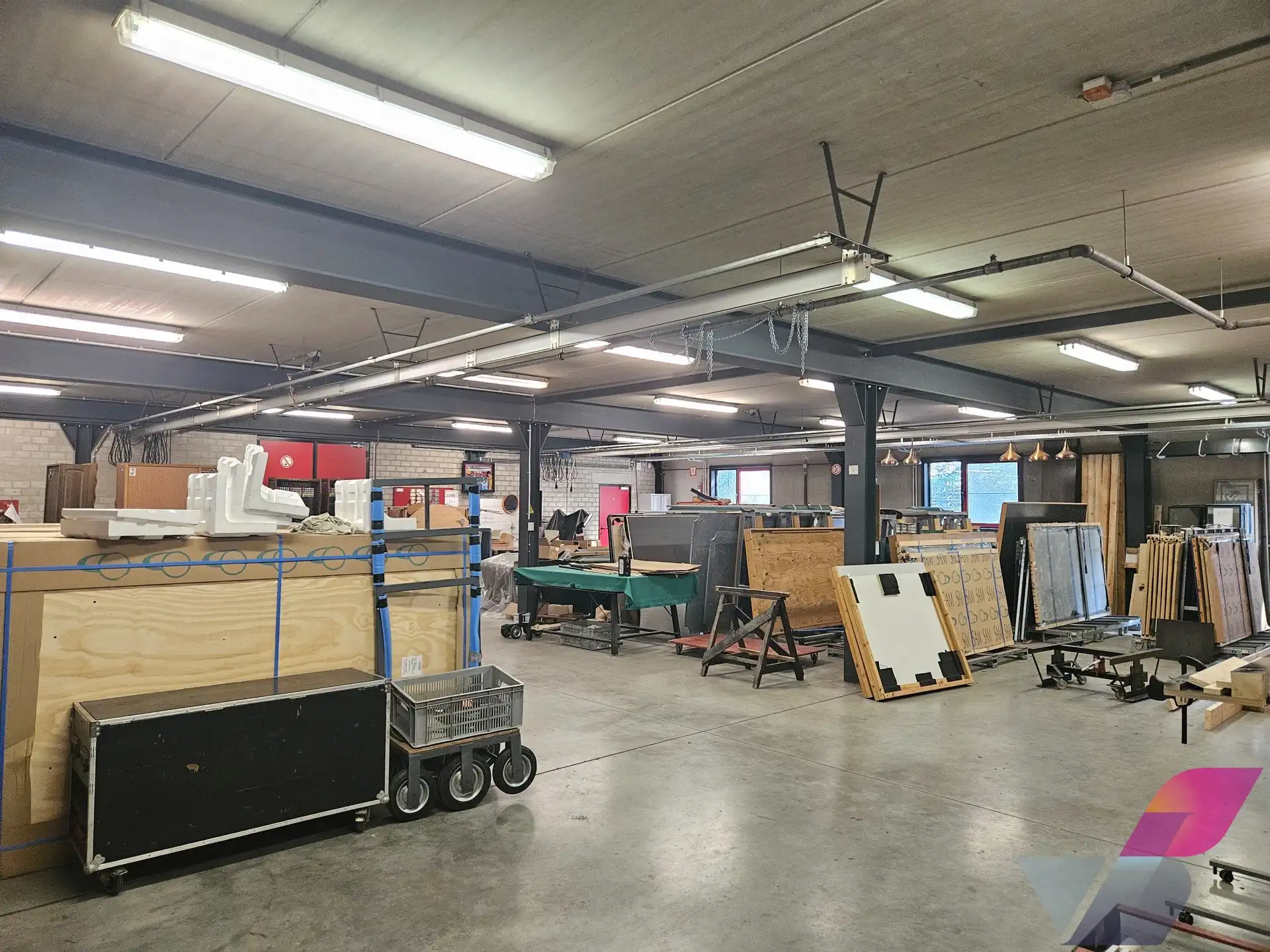 Semi-industrieel gebouw op zichtlocatie foto 16