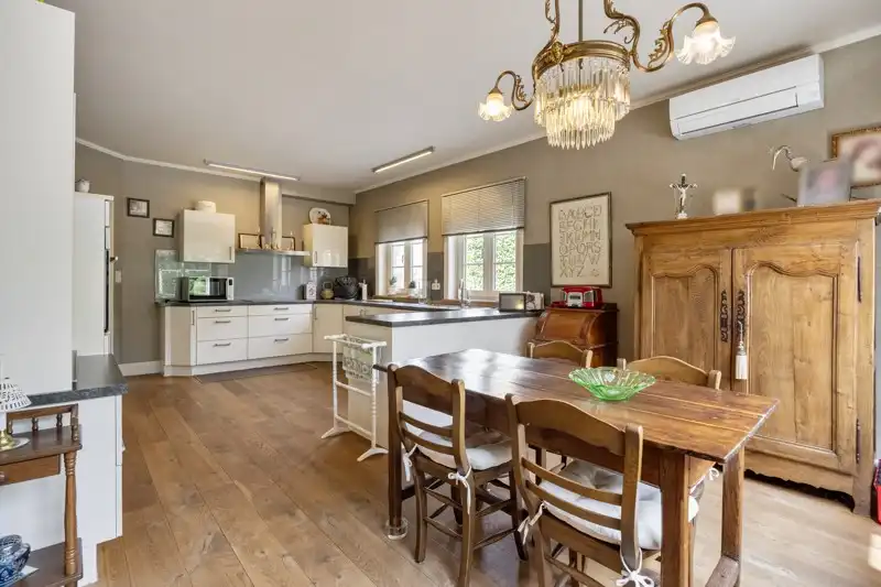 Luxueuze, halfopen bebouwing met 3 slaapkamers, inpandige garage en een prachtige tuin foto 9
