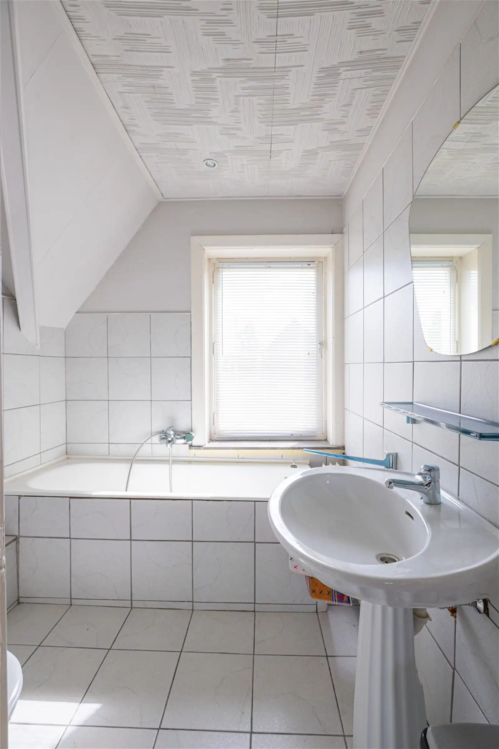 Rustig gelegen woning met veel potentieel te Ophasselt foto 12