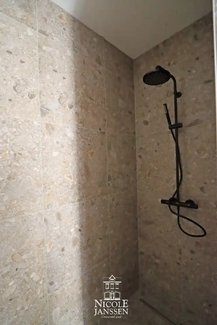 Gelijkvloers appartement met drie slaapkamers foto 7