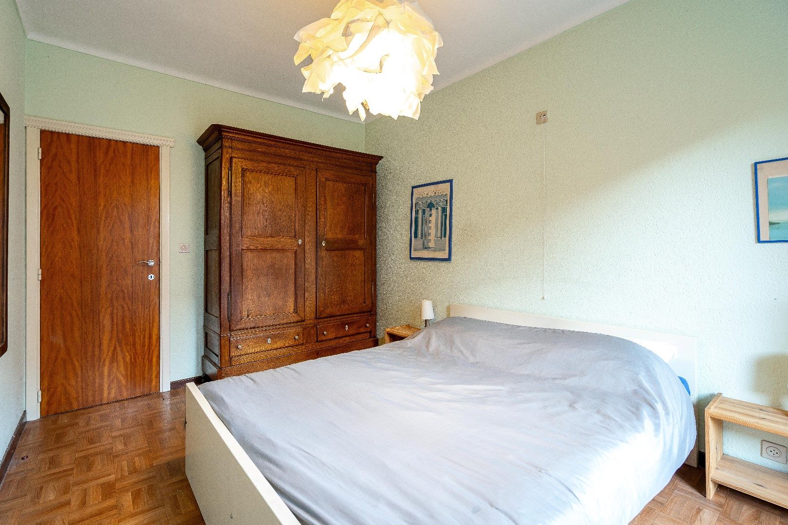Te renoveren appartement gelegen in een kleinschalige residentie in een zijstraat van de Dumortierlaan. foto 11