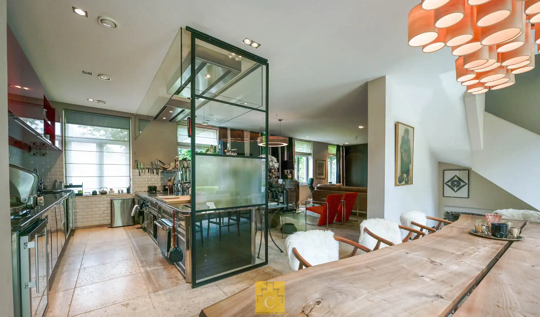 Een woning waar karakter en hedendaagse architectuur elkaar perfect aanvullen. foto 18