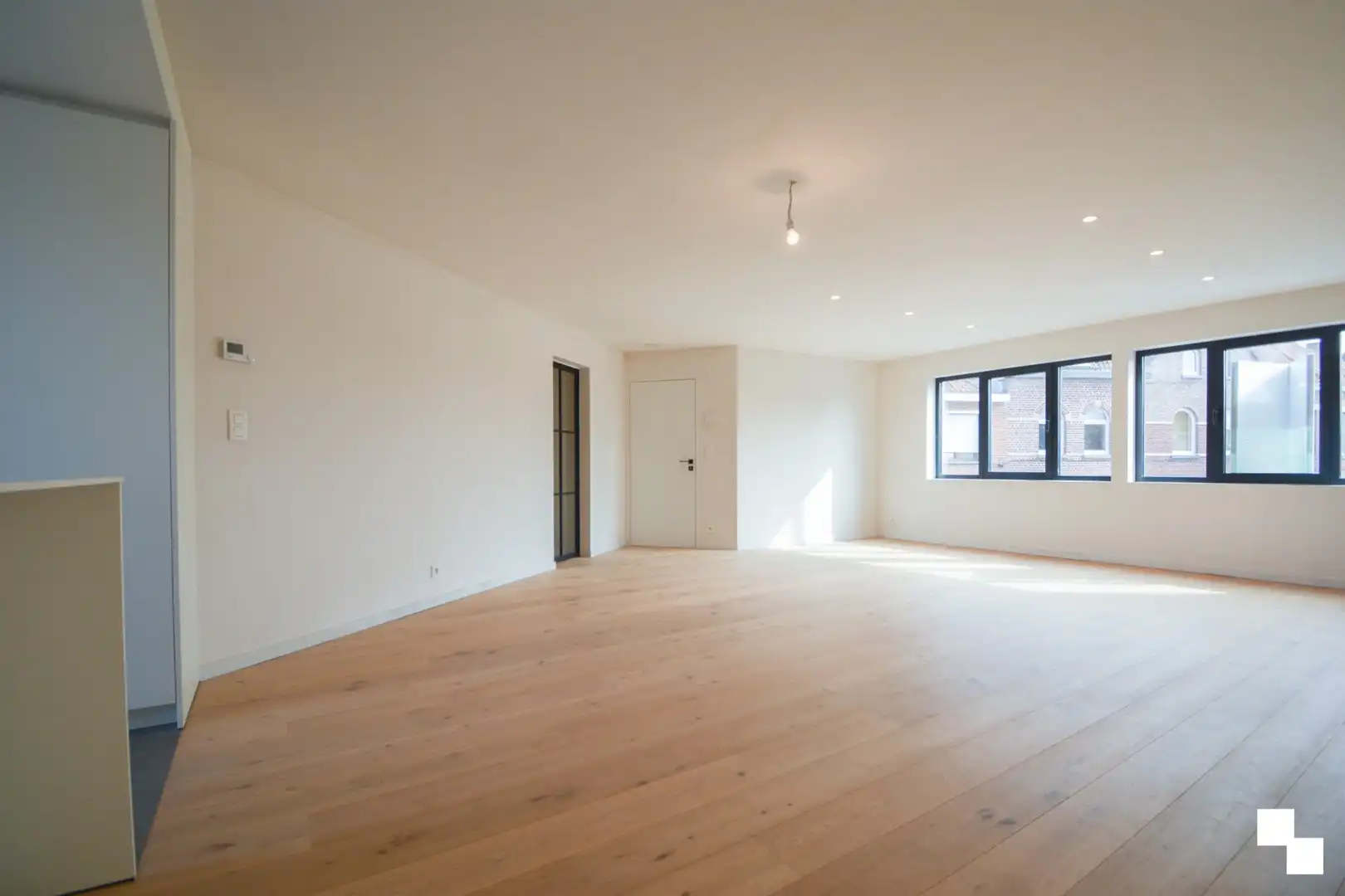 Tweeslaapkamer appartement met garage nabij het centrum van Izegem foto 8