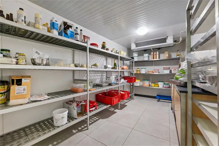 KNAPPE HANDELSRUIMTE IN HET CENTRUM VAN SINT-TRUIDEN foto 20