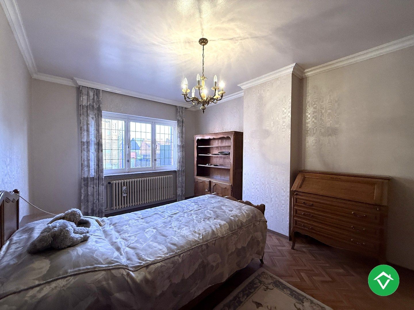 Karaktervolle, stevige woning met 4 slaapkamers, tuin en garage in centrum Roeselare foto 17