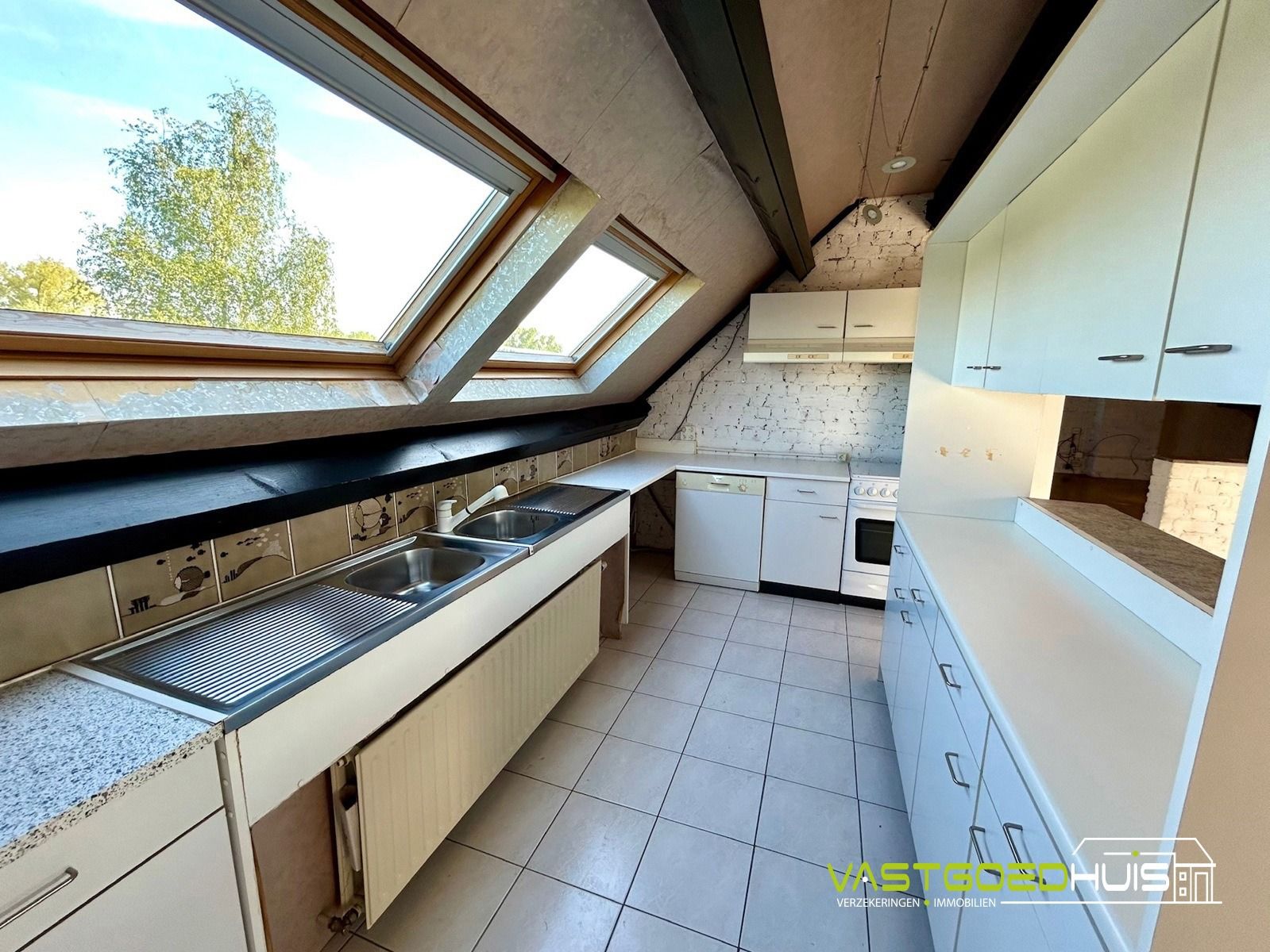 Karaktervolle gezinswoning met tuin en garage foto 22