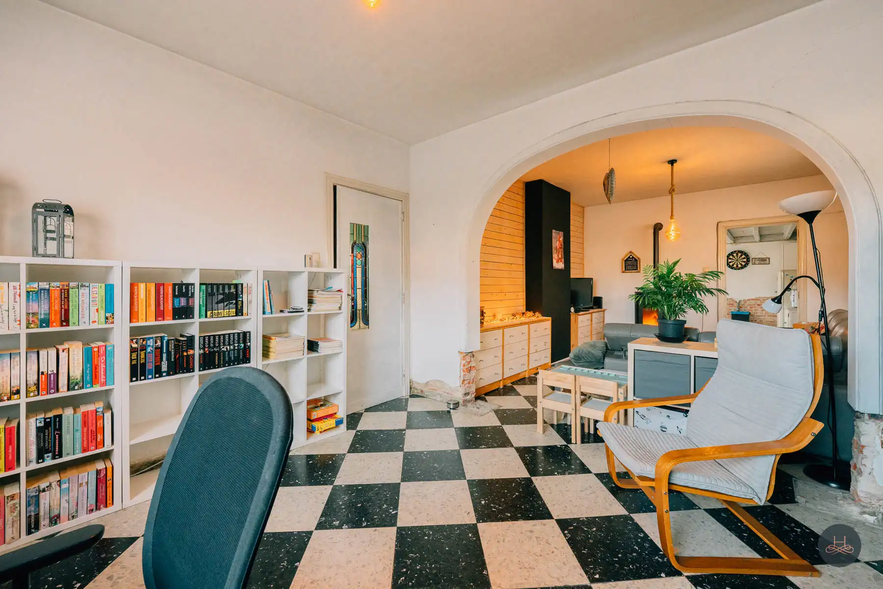 Gezinswoning met renovatiepotentieel op knap perceel foto 5