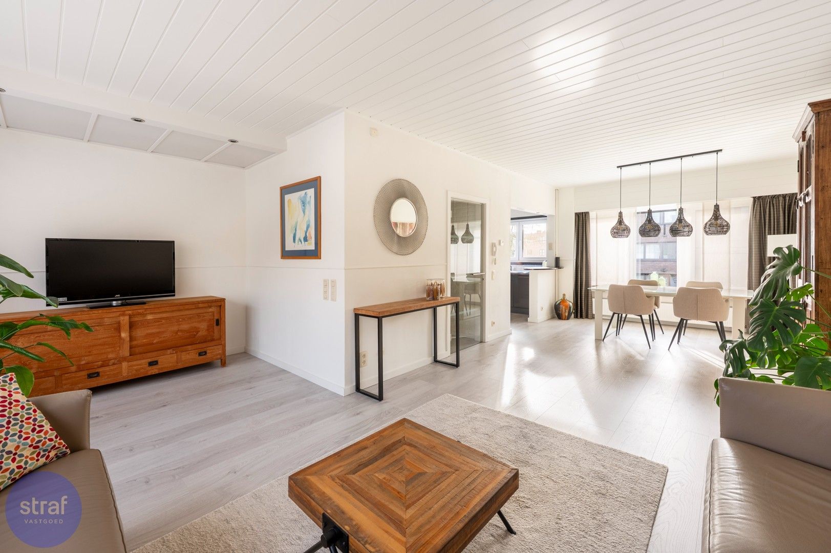 Instapklare beletage met zalige zuid-tuin op een perfecte locatie! foto {{pictureIndex}}