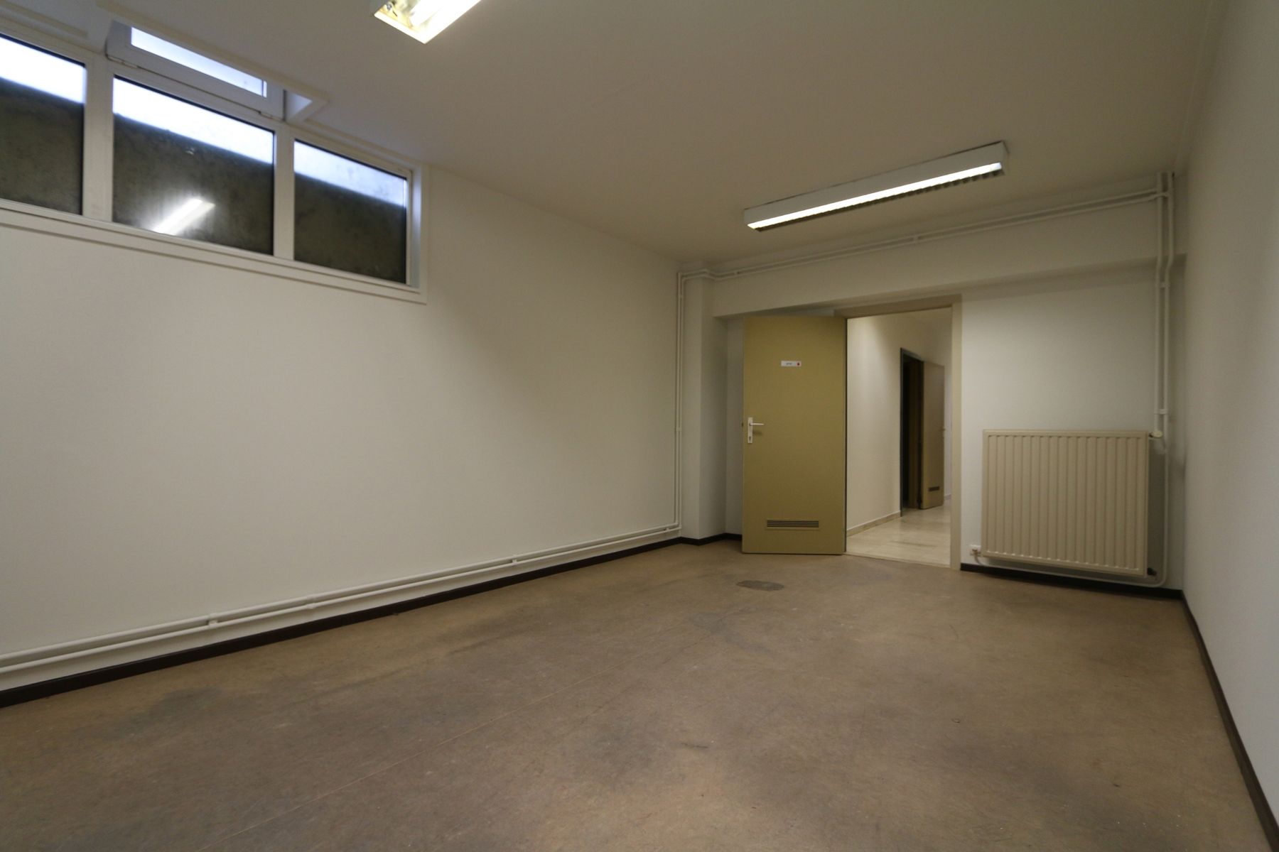 Handel 220 m² + kelder + drukke ligging + optie parking foto 20