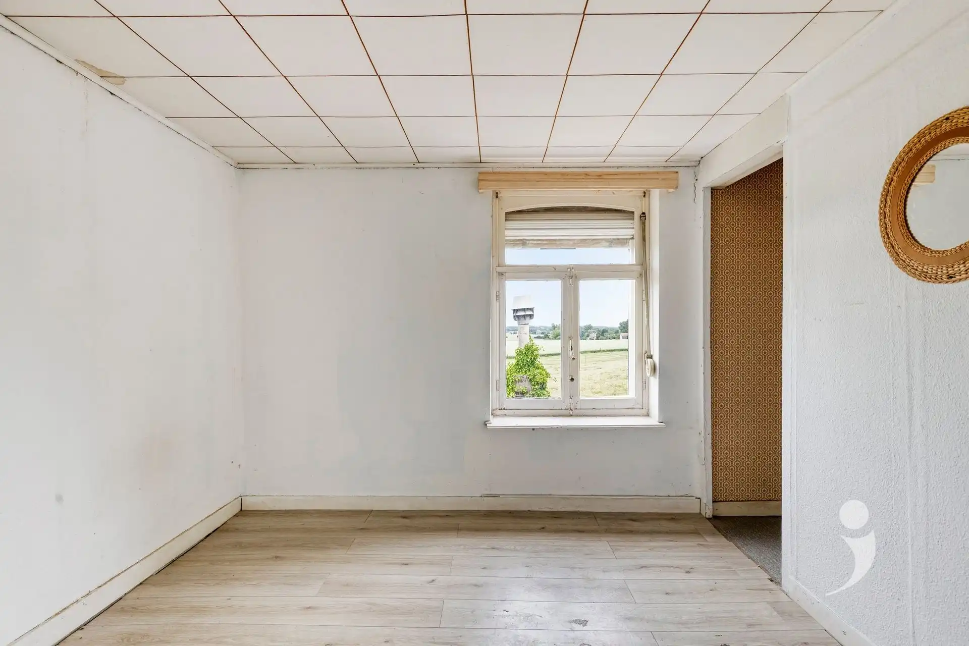 Ruime te renoveren woning met vergezicht foto 18