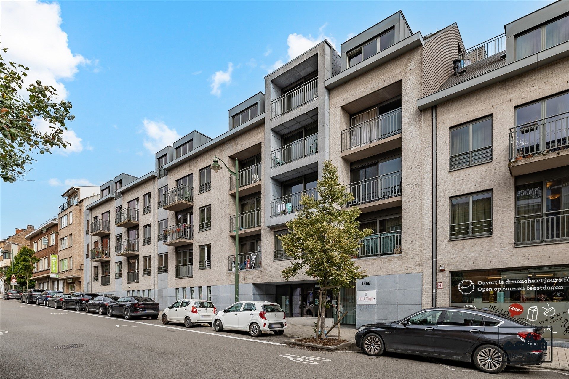 serviceflat te koop foto {{pictureIndex}}