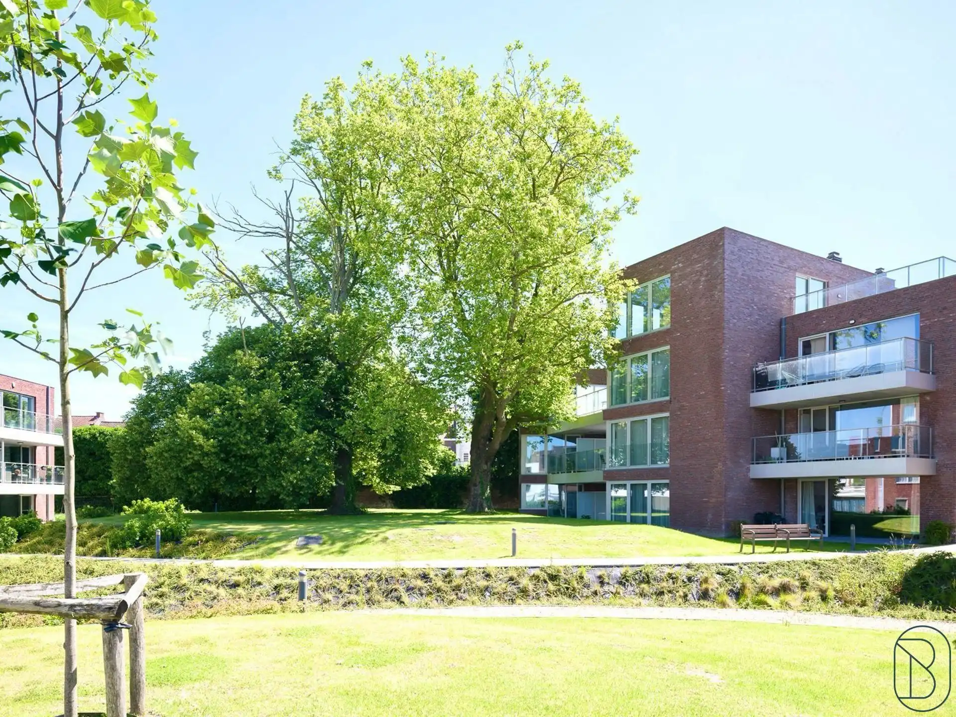 Topgelegen in het centrum: kwalitatief appartement met zicht foto 19