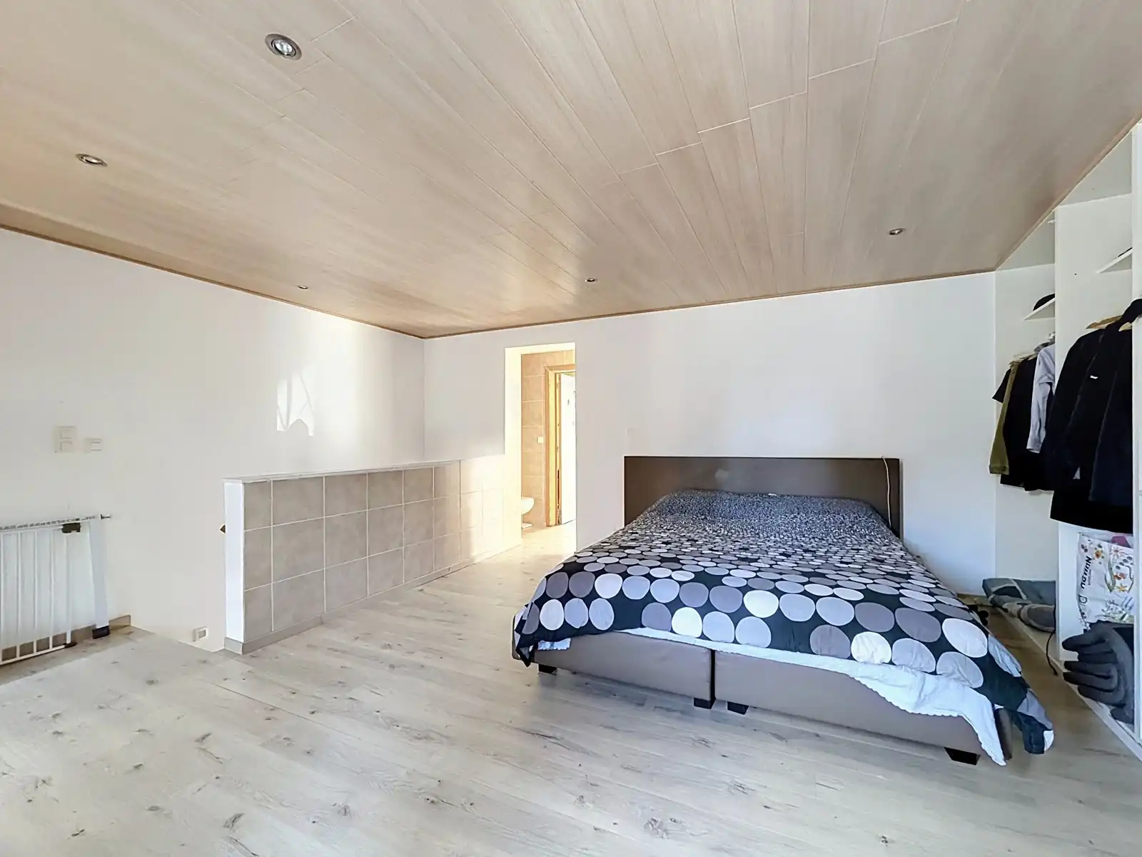 Centraal gelegen woning met 2 ruime slaapkamers! foto 7