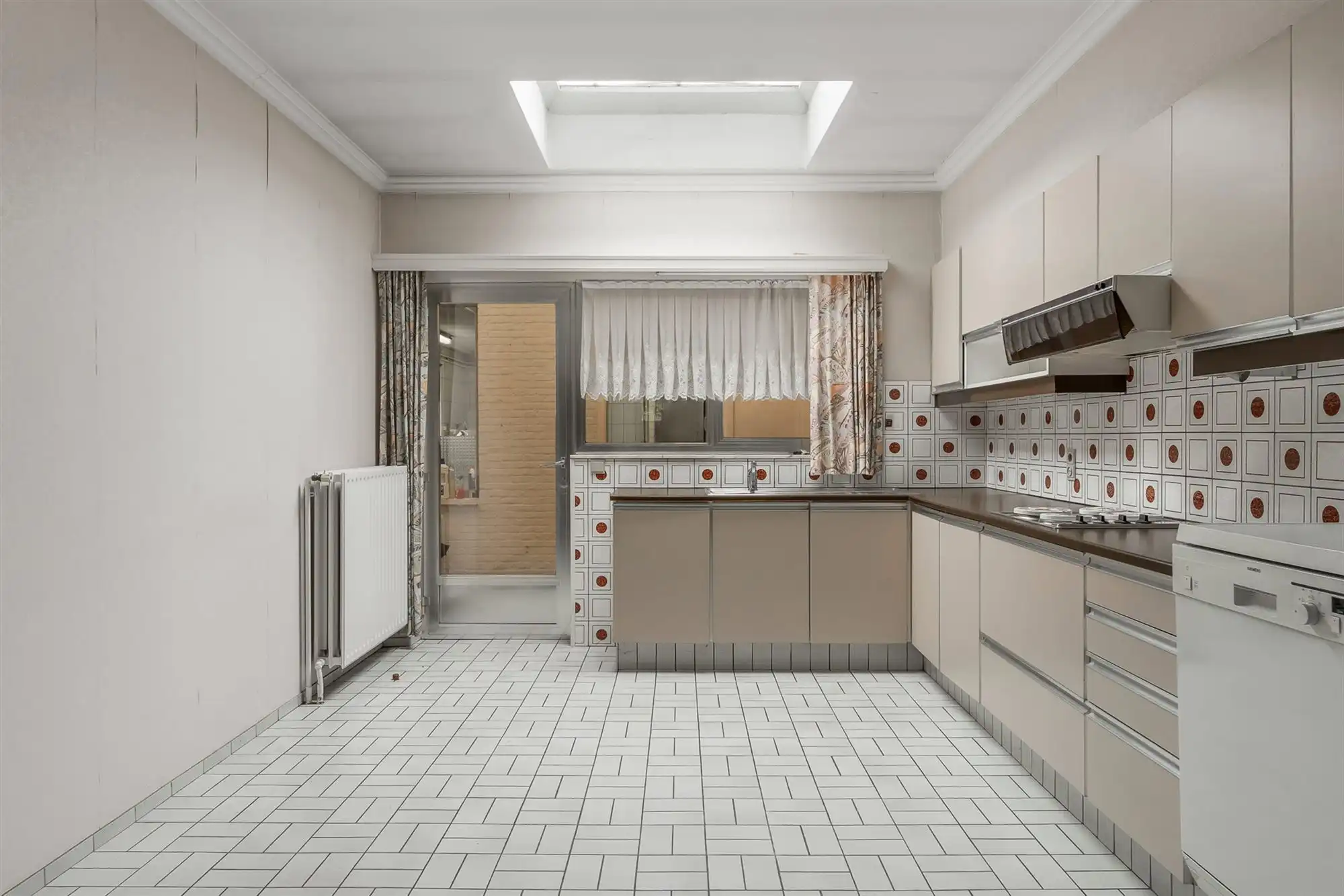 CENTRAAL GELEGEN, RUIM HANDELSPAND MET WOONST (415M²) TE BALEN foto 5