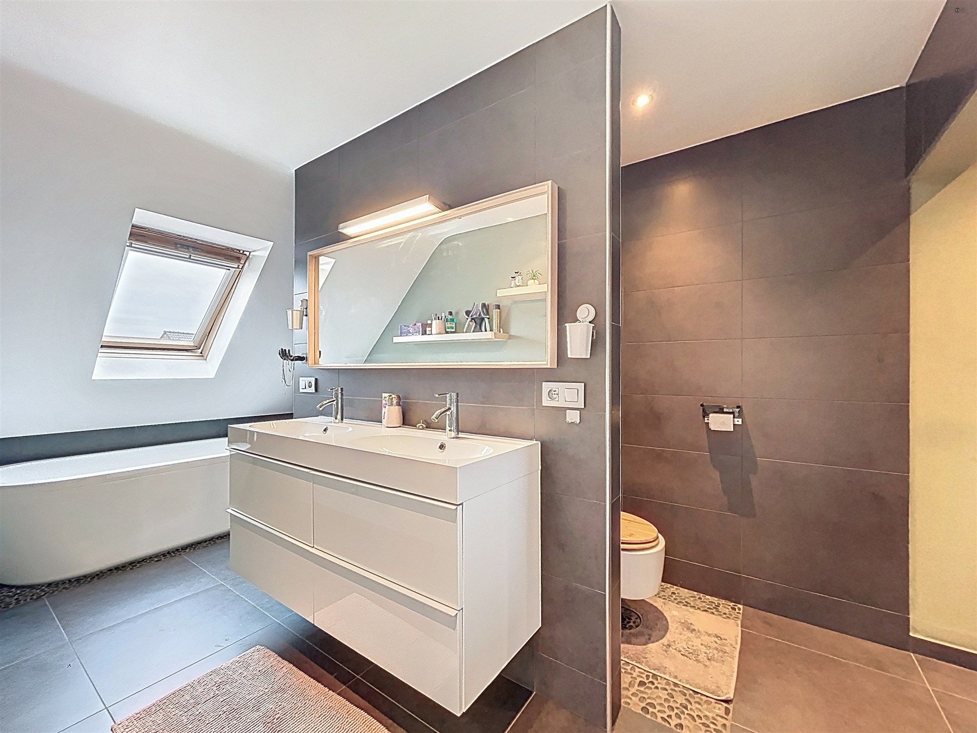 recente gezinswoning met 4 slaapkamers op perceel van 462m² foto 10
