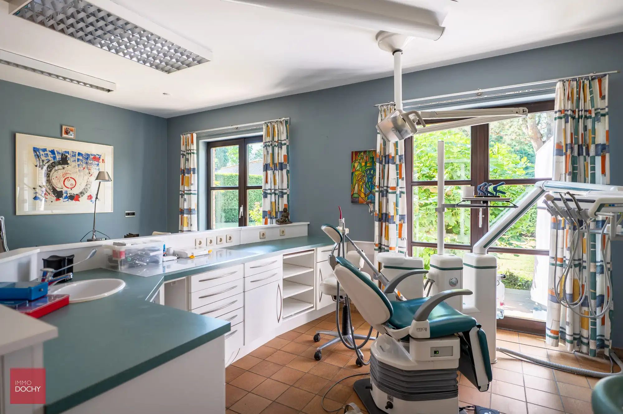 Zeer ruime en verzorgde praktijkwoning of cohousing foto 16