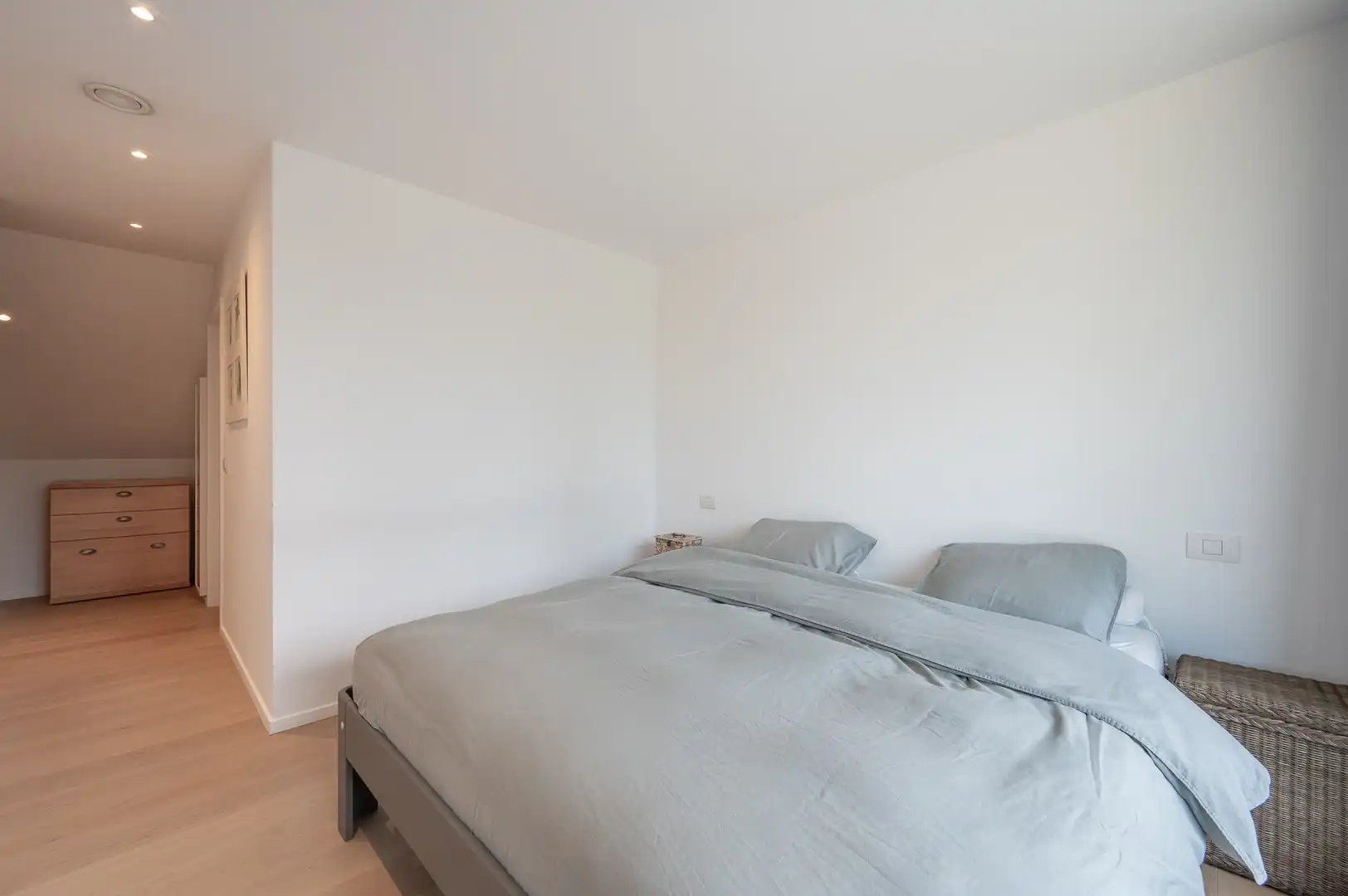 Prachtige hedendaagse villa met zonnige tuin en terrassen op fietsafstand van de zee. foto 23