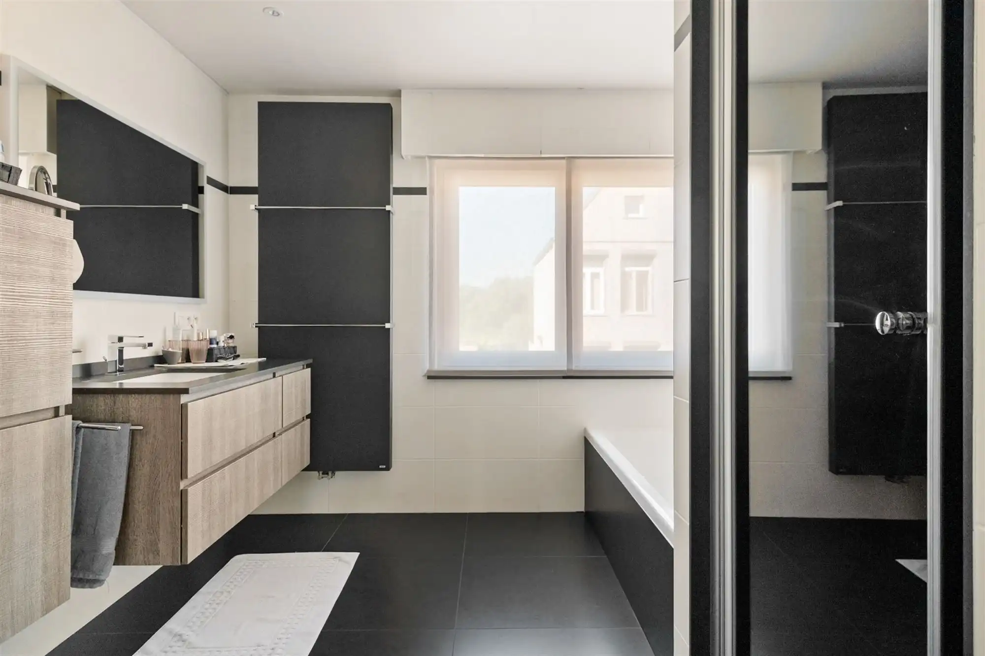 Verrassend ruime halfopen woning met 3 SLPK en bureel te Sint-Katelijne-Waver foto 10