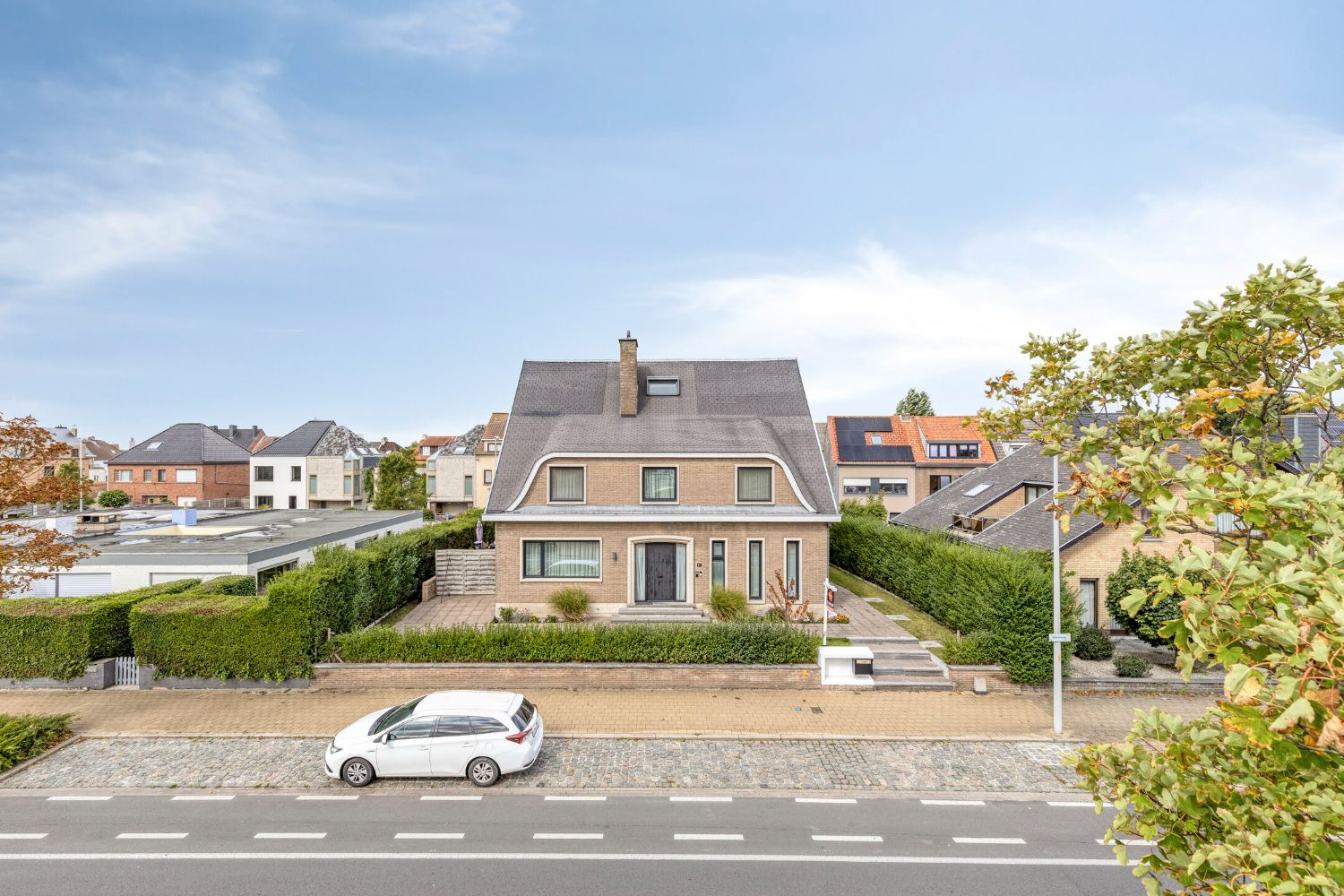 Karaktervolle gerenoveerde statige villa nabij Spuikom te koop foto 3