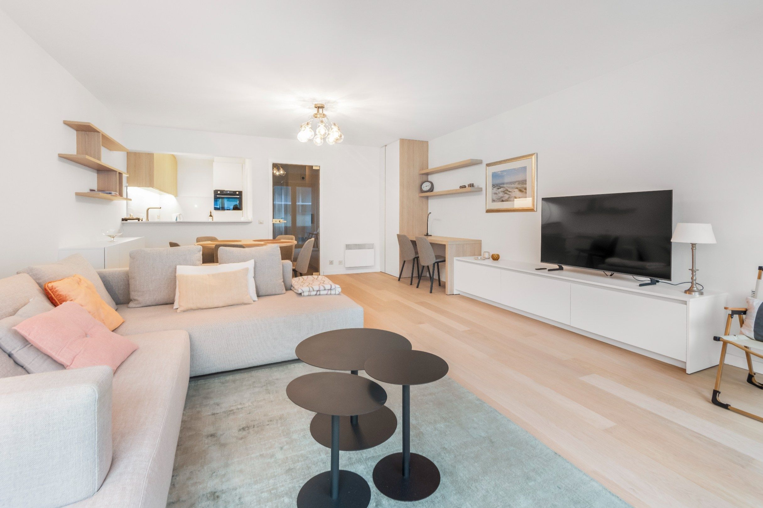 Goed gelegen appartement met zijdelings ZEEzicht dichtbij het Driehoeksplein. Parking te koop op het gelijkvloers. foto 8