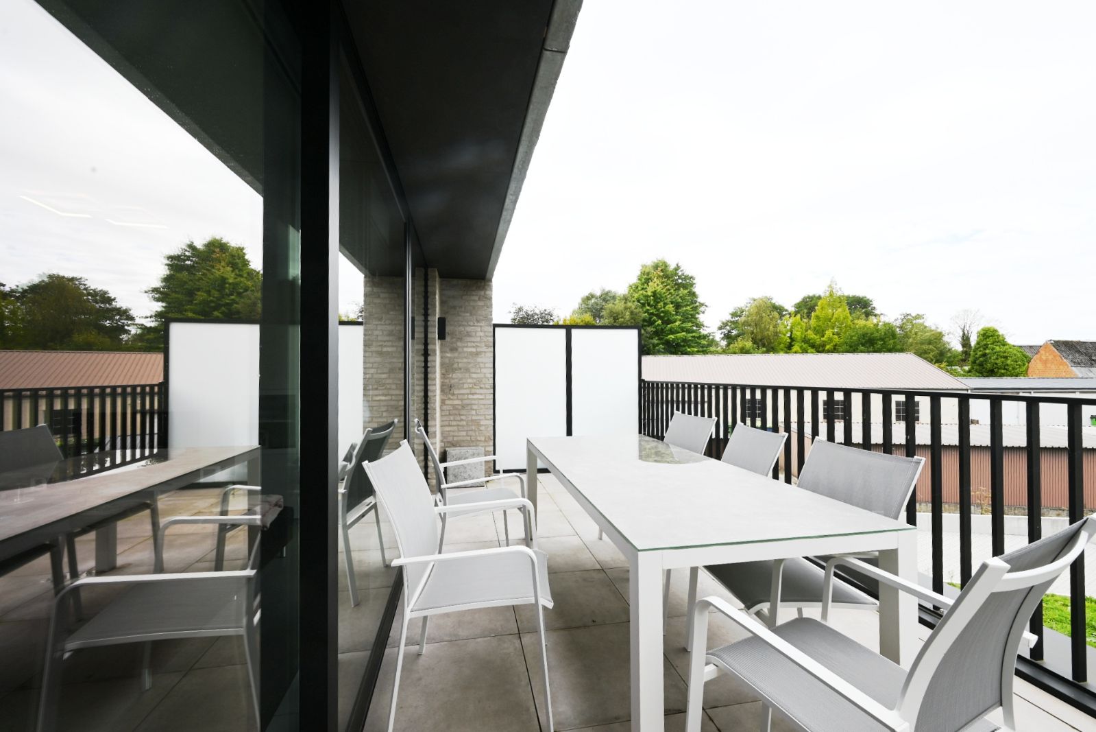 Nieuwbouw appartement met zonnepanelen in hartje Ardooie! foto 13