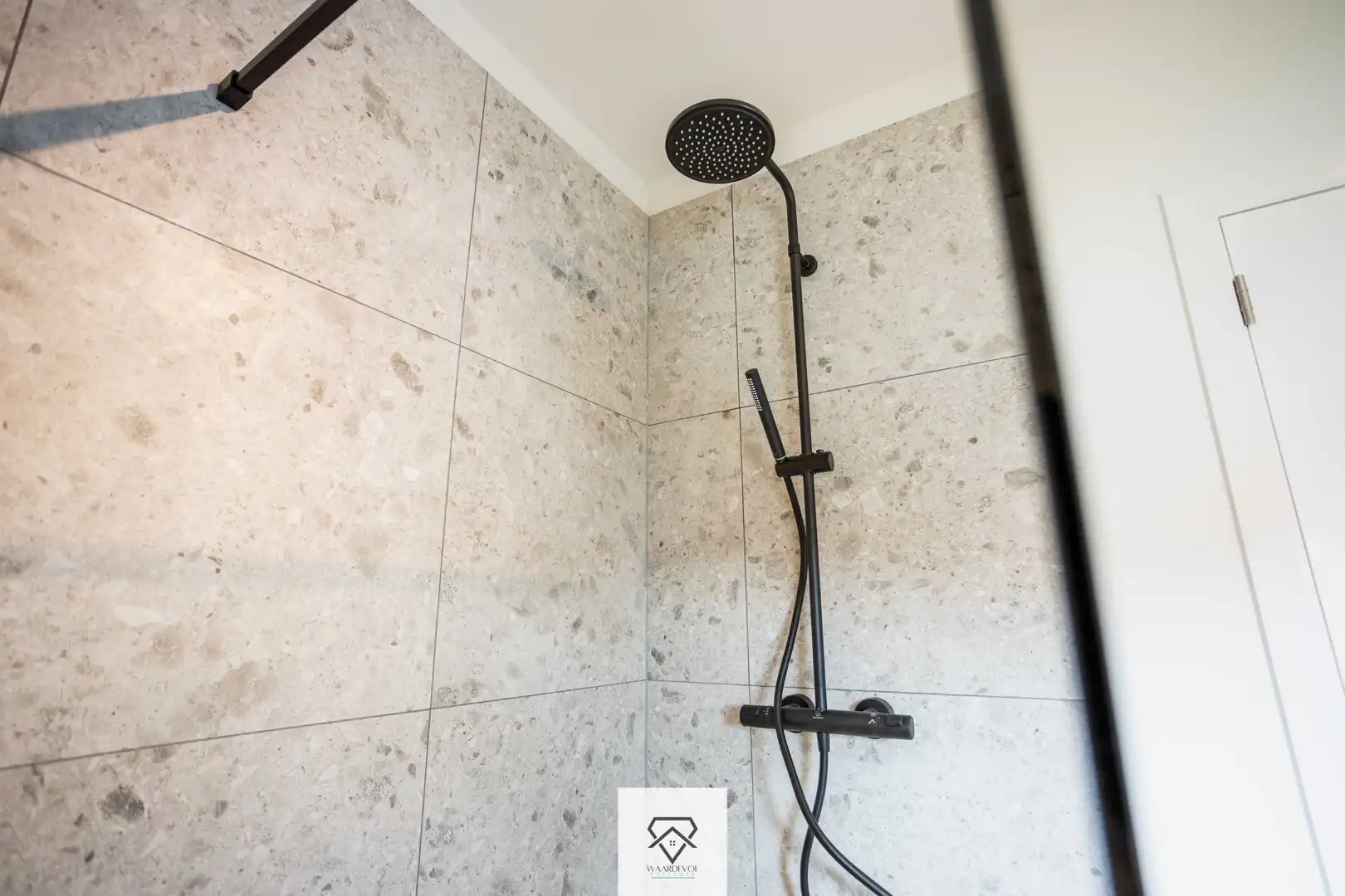 Instapklare woning met uniek waterzicht in de Oude Dokken te Gent foto 18