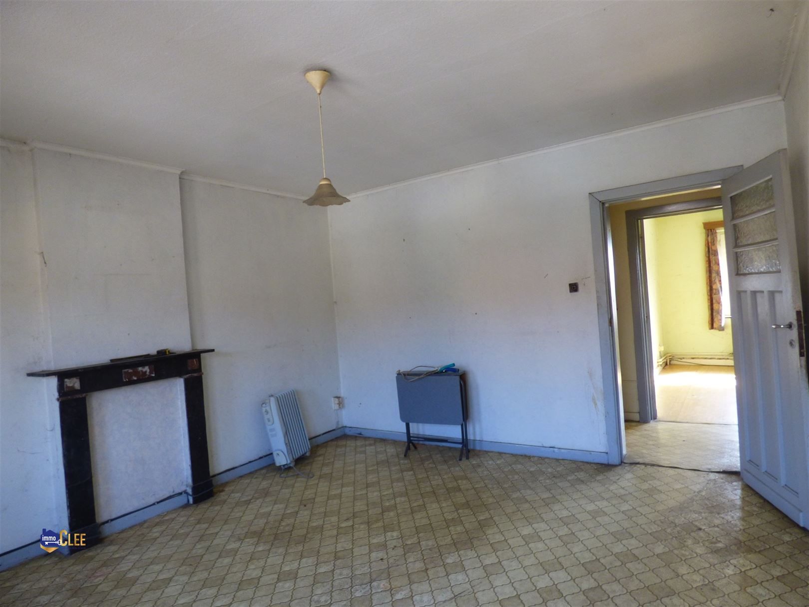 Te renoveren woning met 3 slaapkamers en garage foto 6