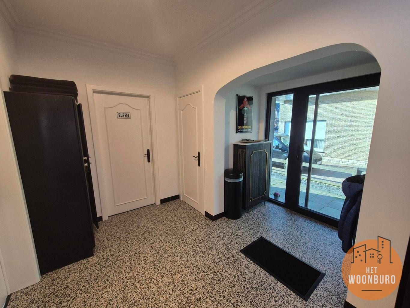 Gemeubelde woning (HOB) met garage en tuin foto 2