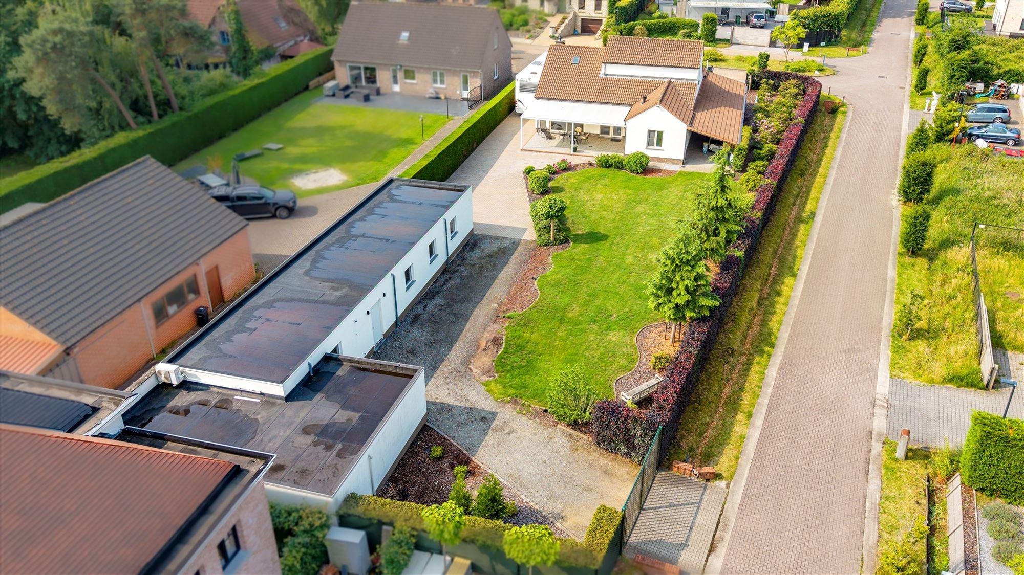 Prachtige villa in rustige wijk met vergund magazijn van 100 m² foto 2