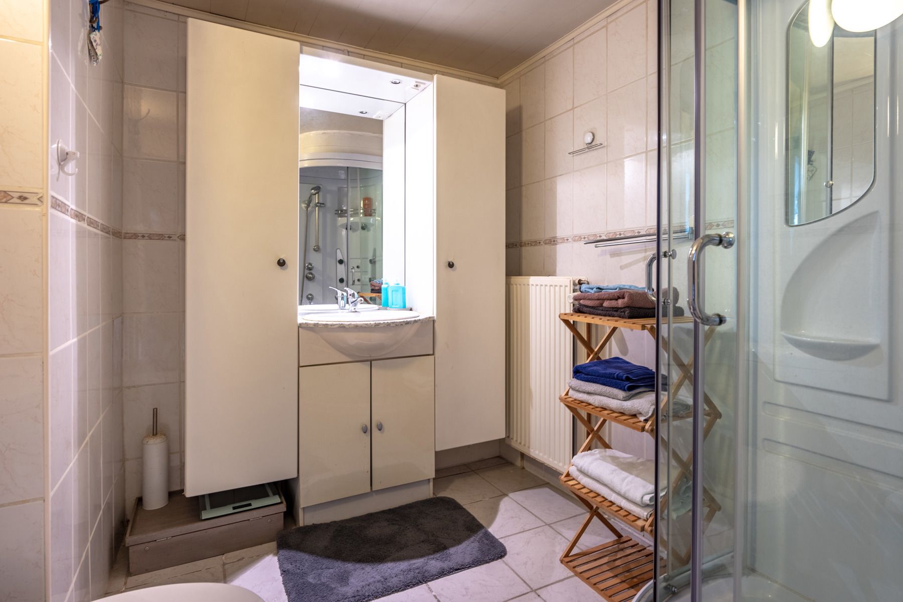 Instapklare woning met 5 slaapkamers, tuin, inpandige garage én dubbele garagebox foto 11