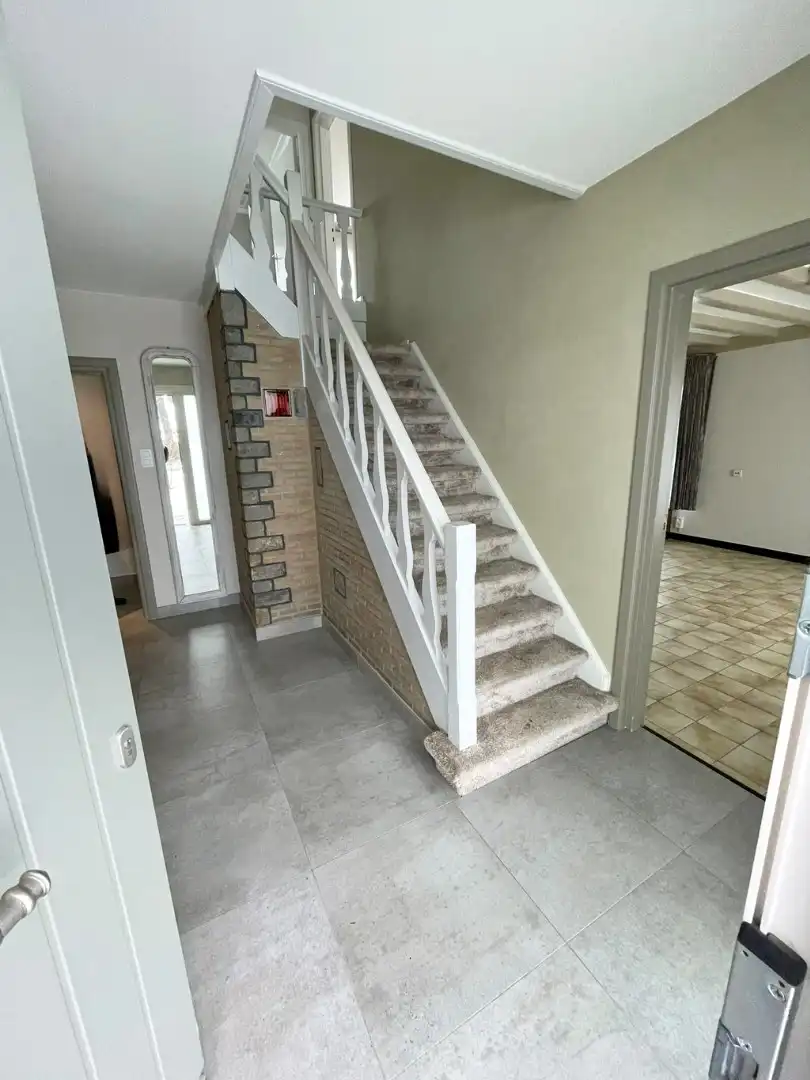 Vrijstaande, energiezuinige woning met 4 slpk en garage op een perceel van 25 a. foto 8