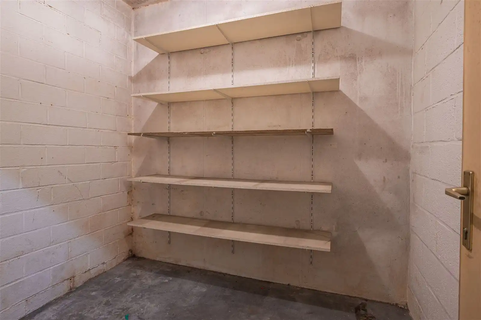 2 slaapkamer appartement met staanplaats en kelder foto 12