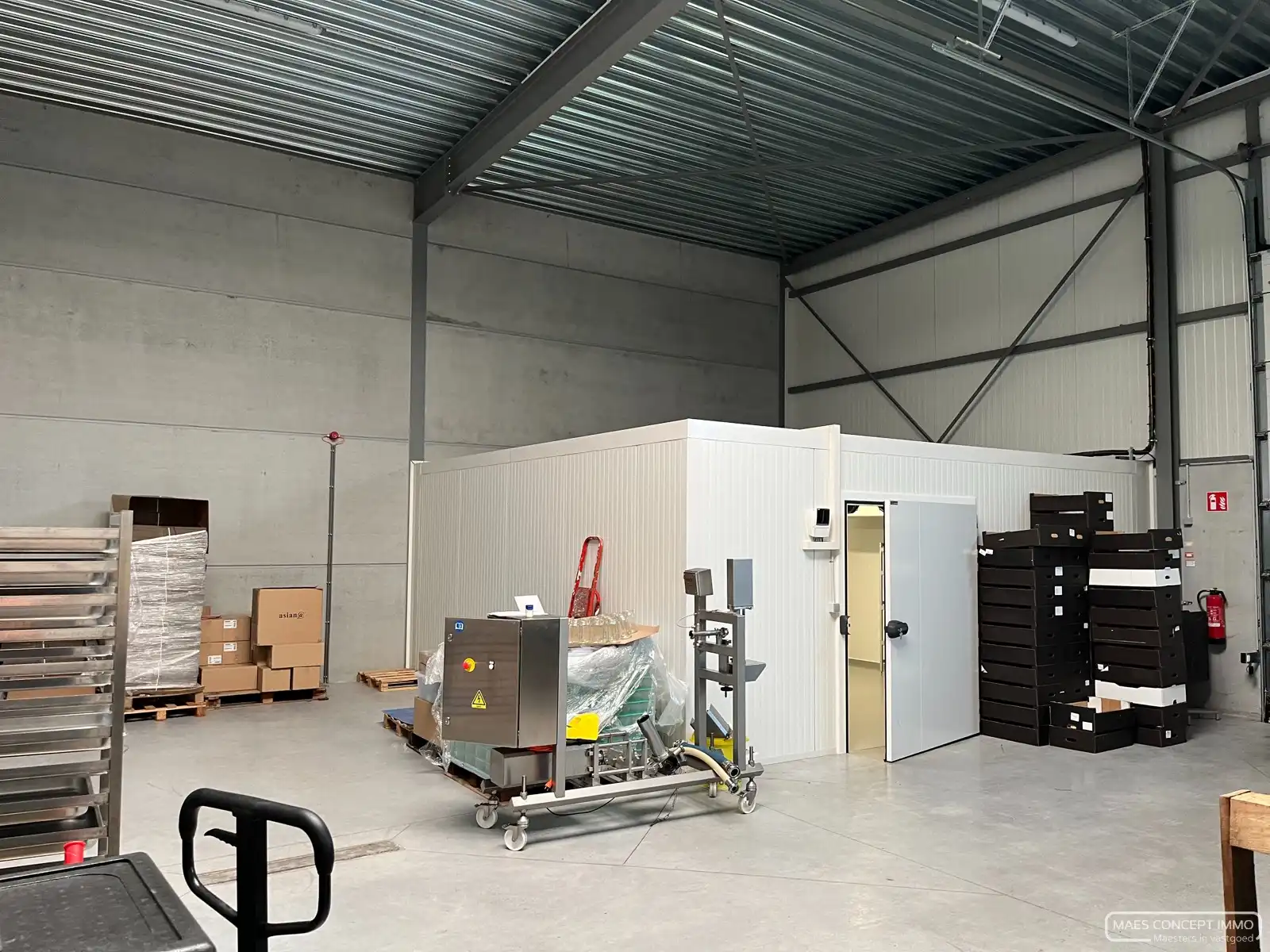 Ingericht magazijn te huur voor bereiding van voedsel in Wielsbeke foto 14
