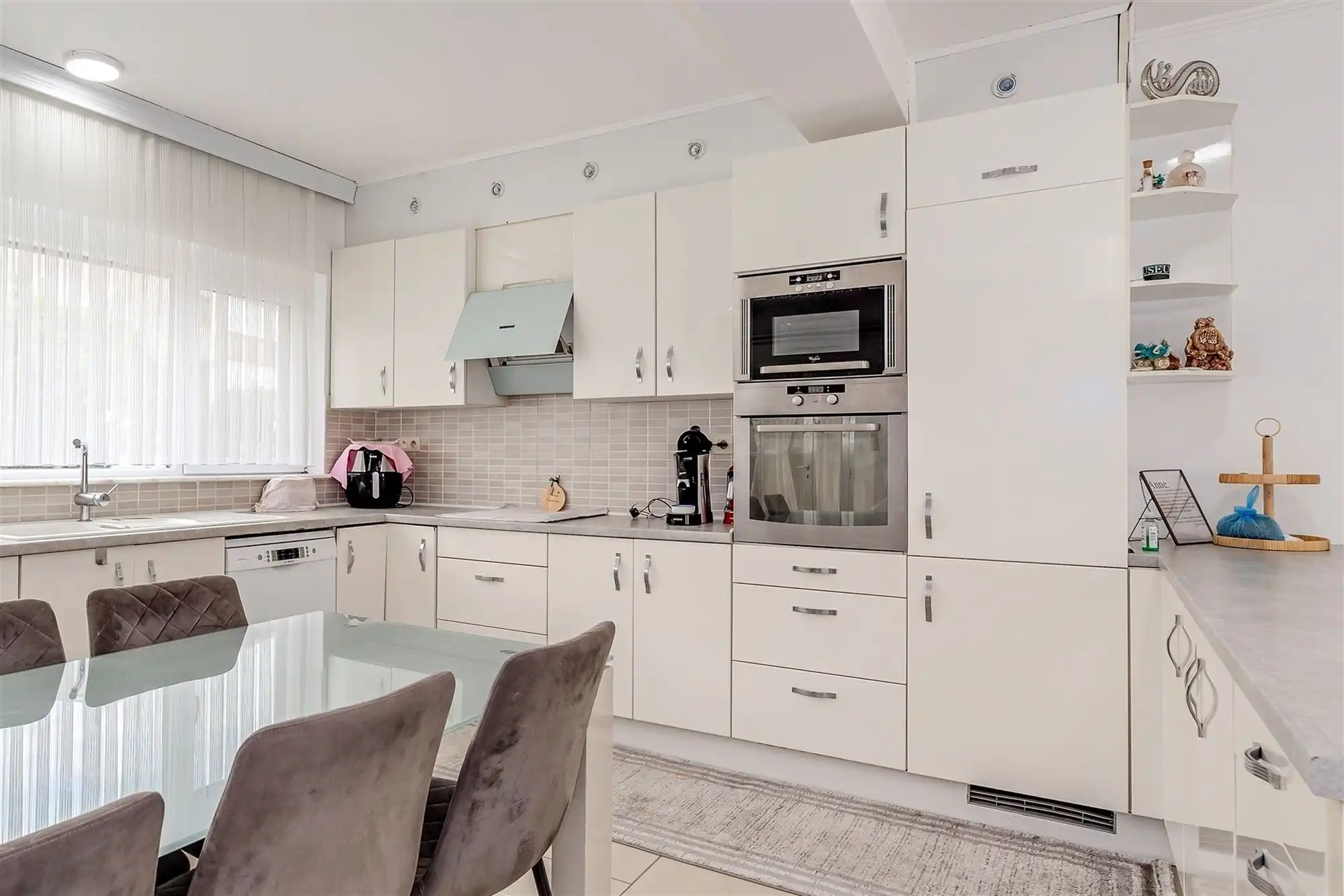 Huis te Hoboken met 4 slpk en 2 garages foto 4