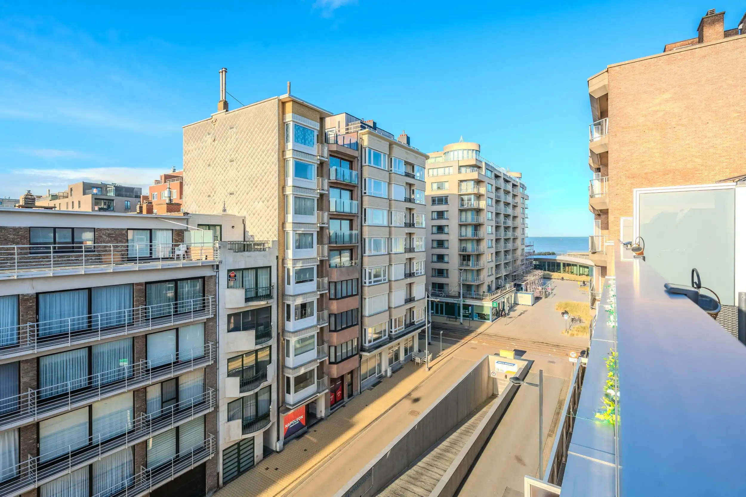 Lichtrijk dak-appartement te koop te Middelkerke! foto 5