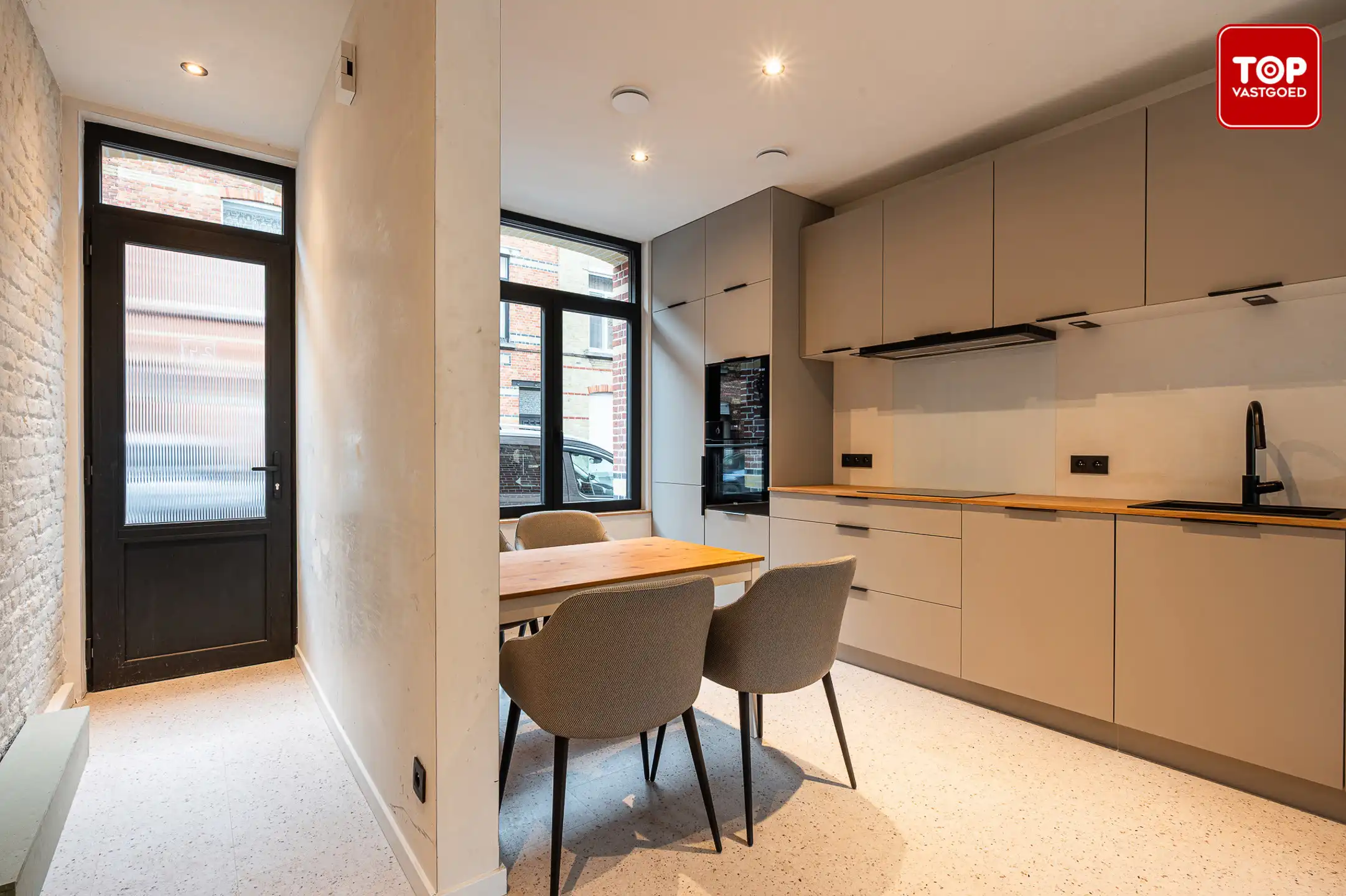 Instapklare, gerenoveerde woning met 3 slaapkamers en terras nabij het centrum van Gent foto 2