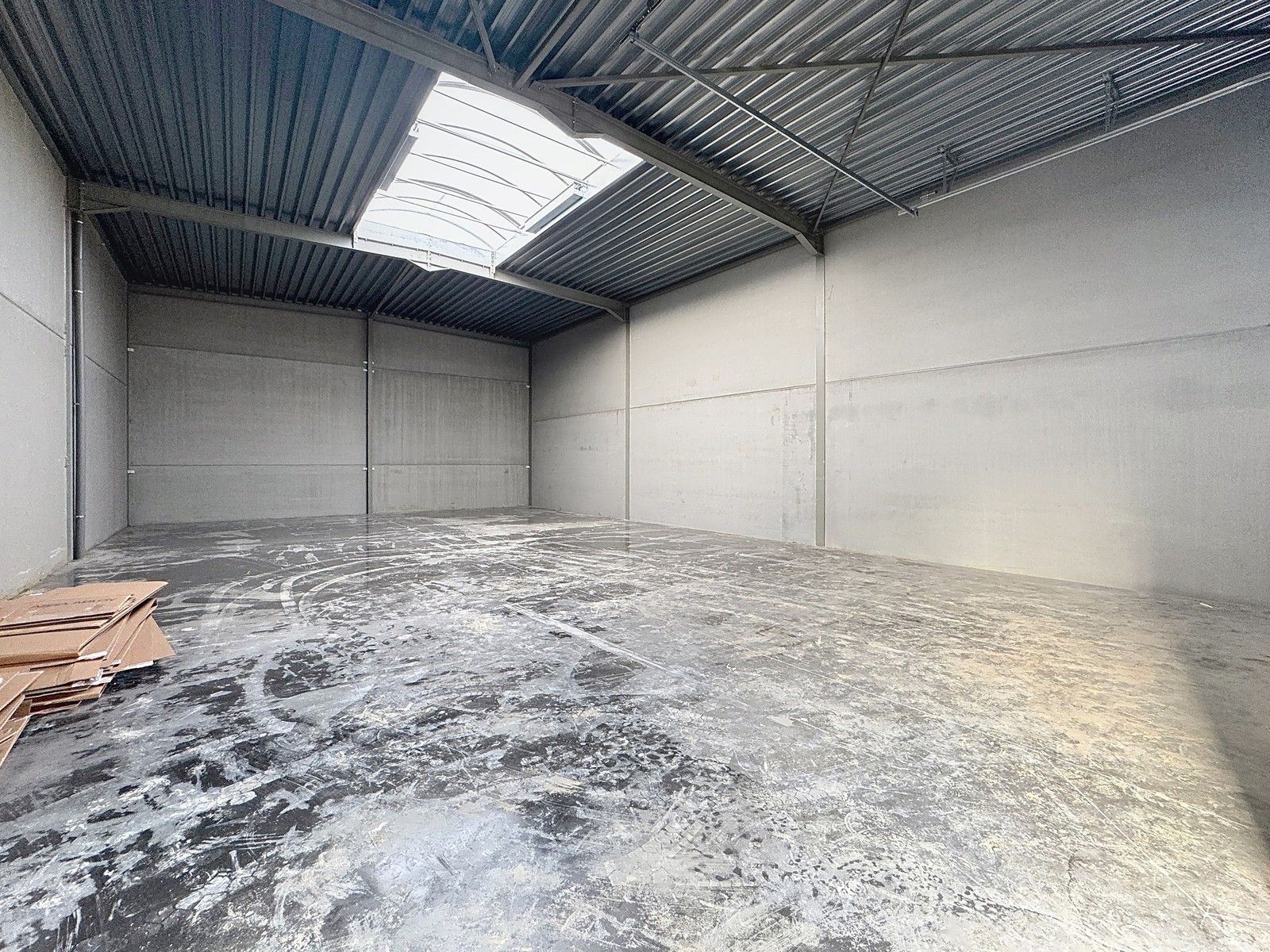 NB MAGAZIJN (272m²) inclusief 1 private PARKEERPLAATS op industriezone "Schatting" te Zedelgem foto 2