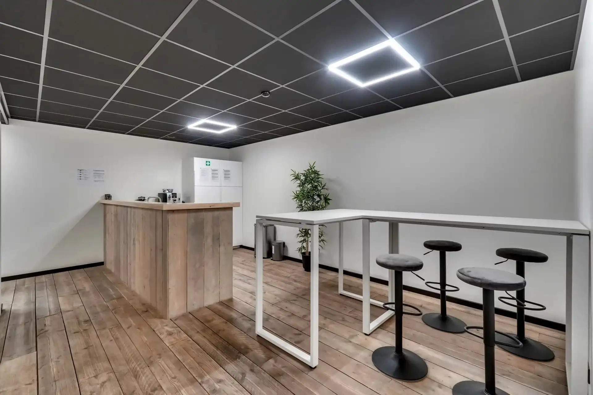 Industrieel gebouw op strategische locatie foto 14