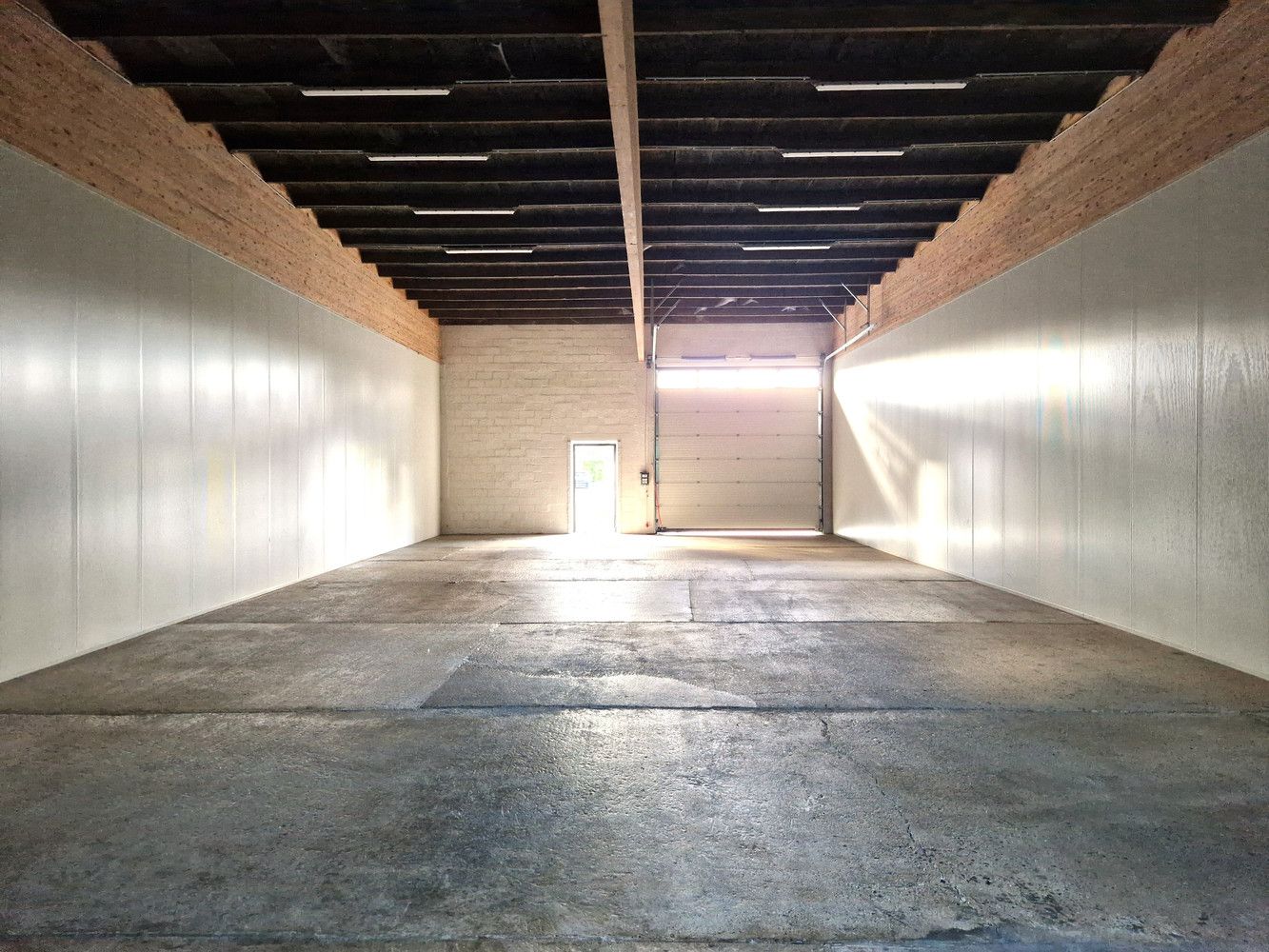 Magazijn / KMO Werkplaats met voorliggende Bouwgrond te Booischot foto 4
