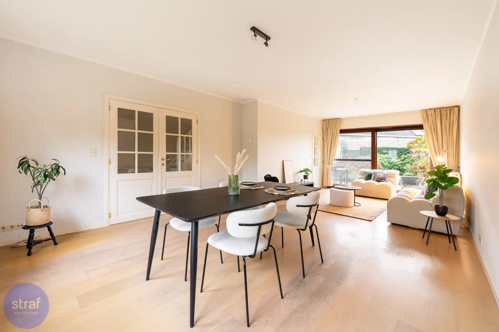 Prachtige woning met veel ruimte foto 2