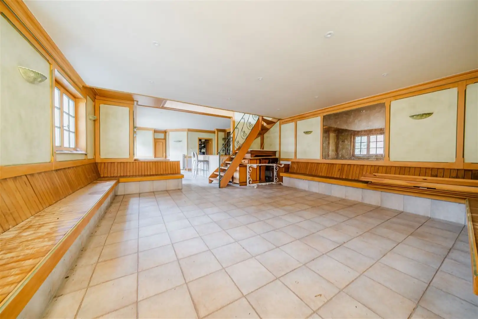 Handelscomplex met appartement in centrum Landen foto 20