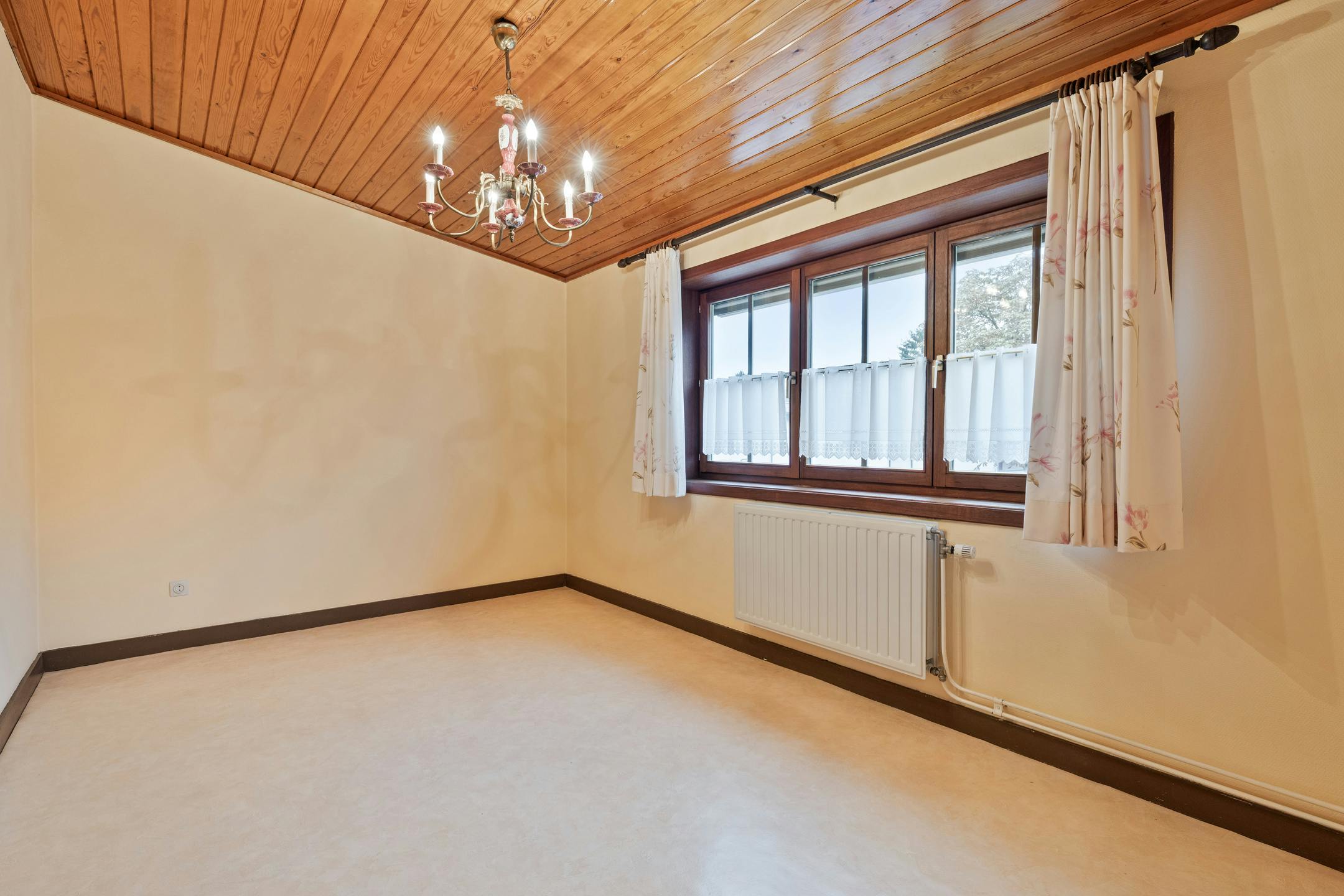 Halfopen woning met 4 slpk en mooie tuin te koop in Kapellen foto 15