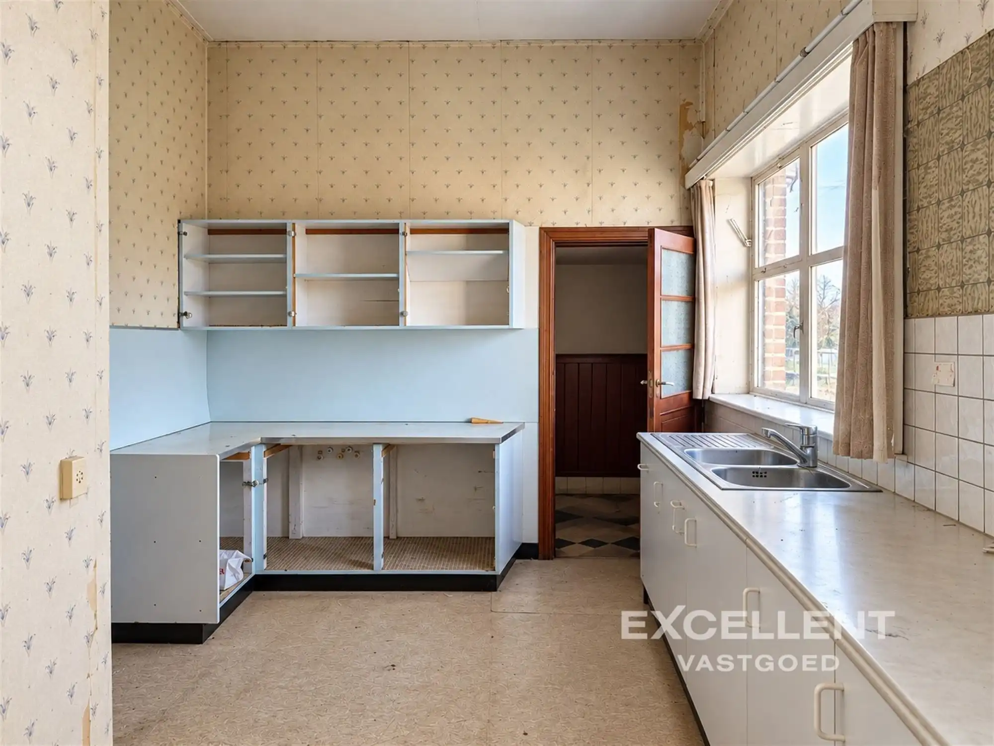 Woning met commerciële ruimte op uitzonderlijk perceel foto 4