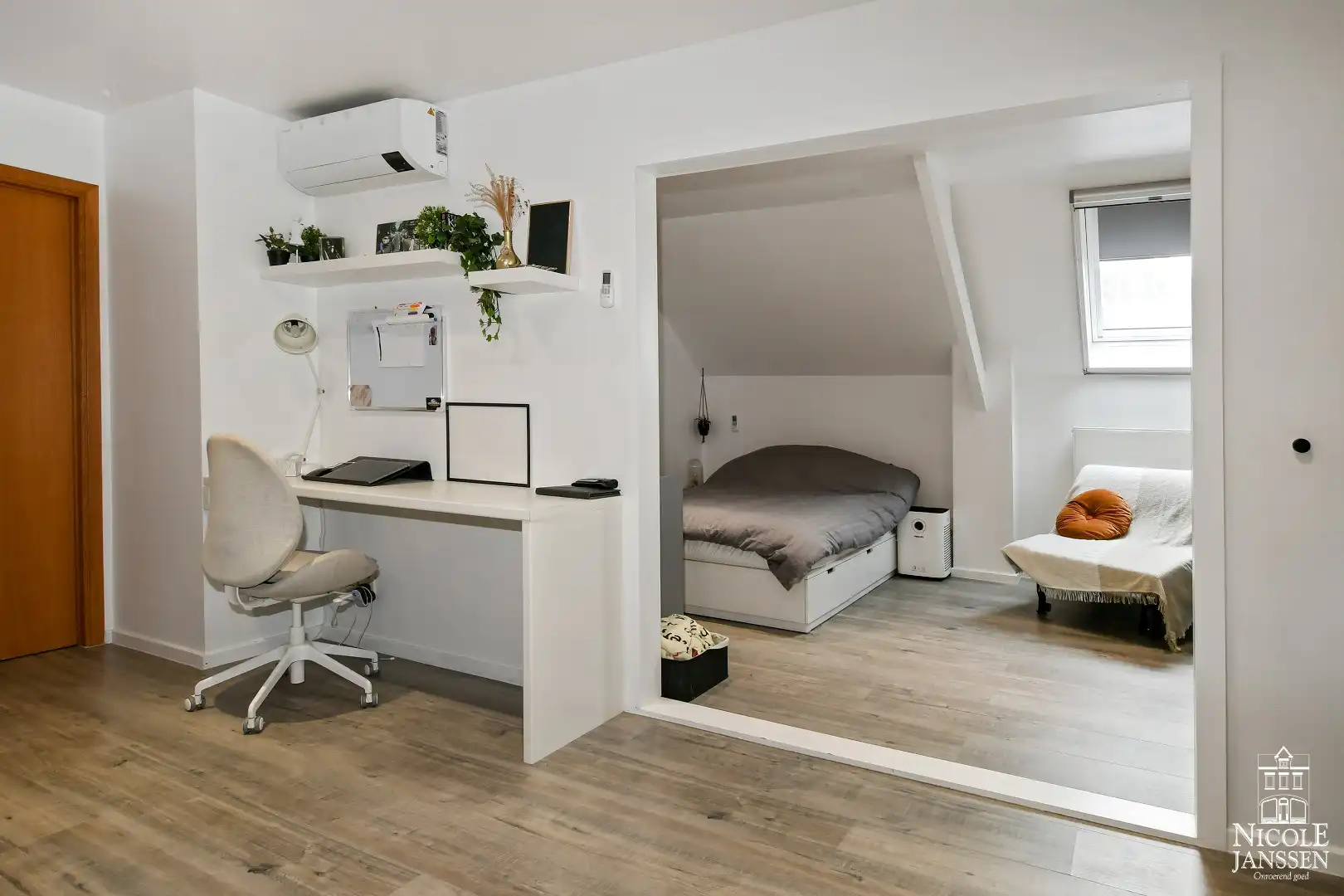 Instapklaar landhuis met tuin en interessant bijgebouw foto 26