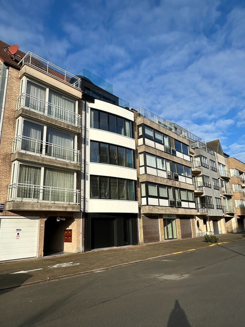 Prachtig gerenoveerd penthouse appartement heel goed gelegen vlakbij de zee en de winkels. foto 35