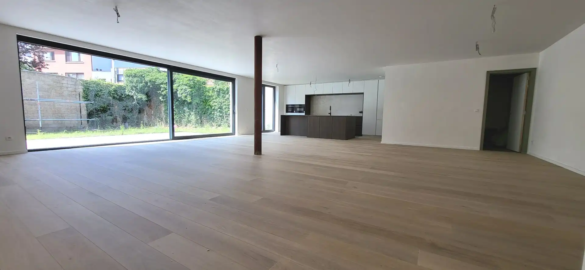 Instapklaar gelijkvloers appartement met 3 slaapkamers, dressing, 2 badkamers, ruim terras en tuin foto 6