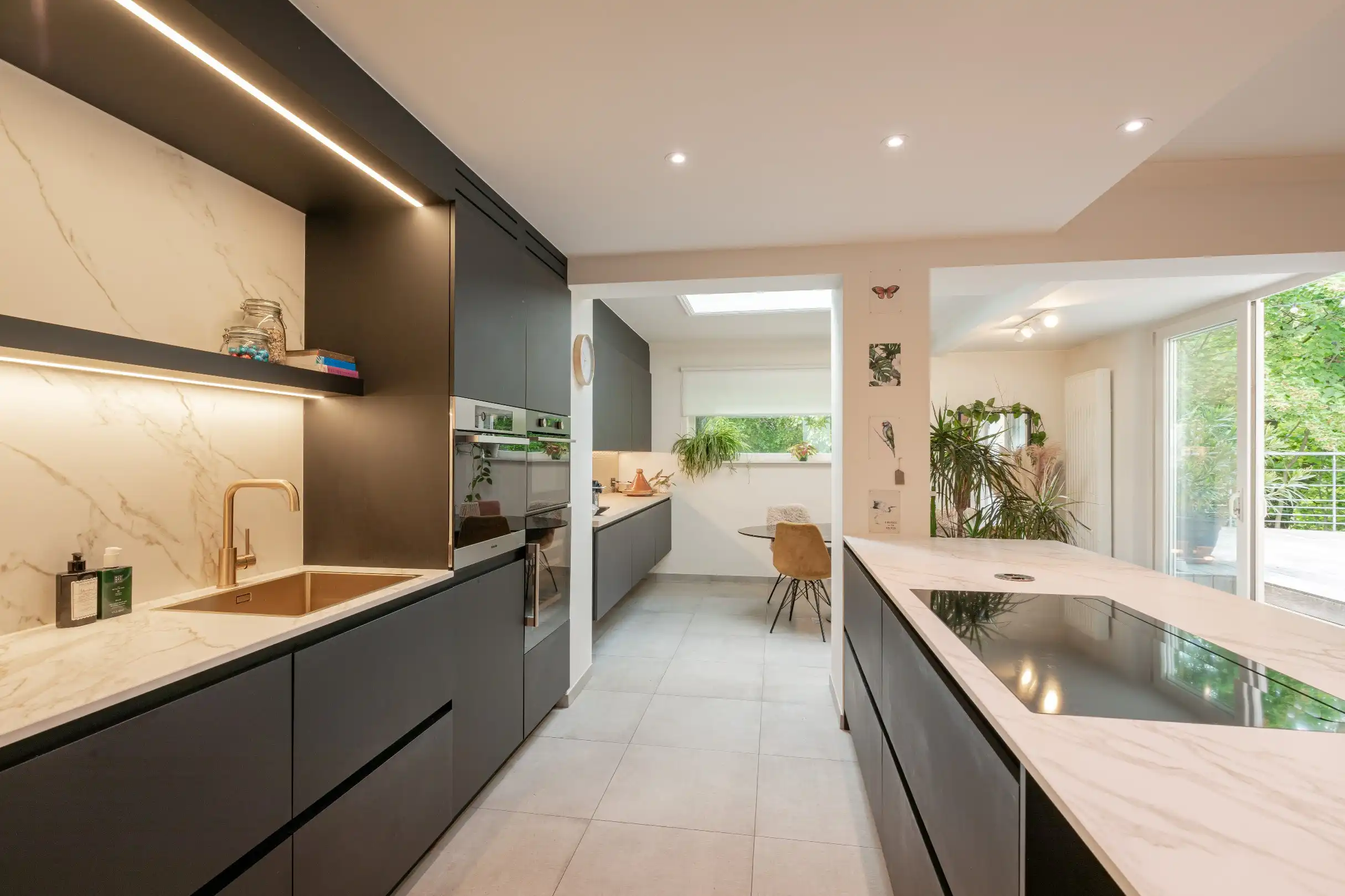Prachtige hoekwoning op toplocatie foto 4
