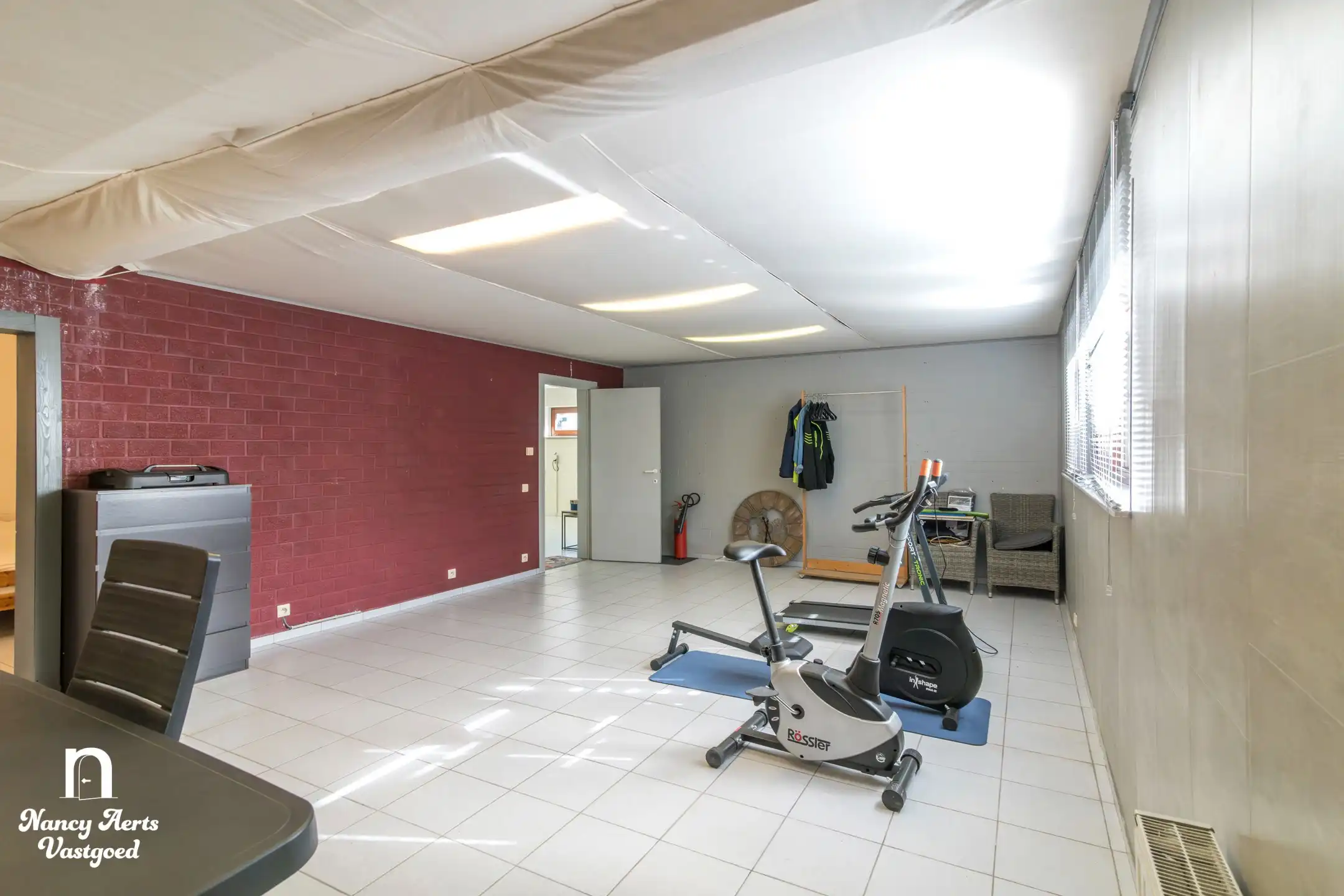 Ruime woning met multifunctionele kelder en prachtige tuin foto 24